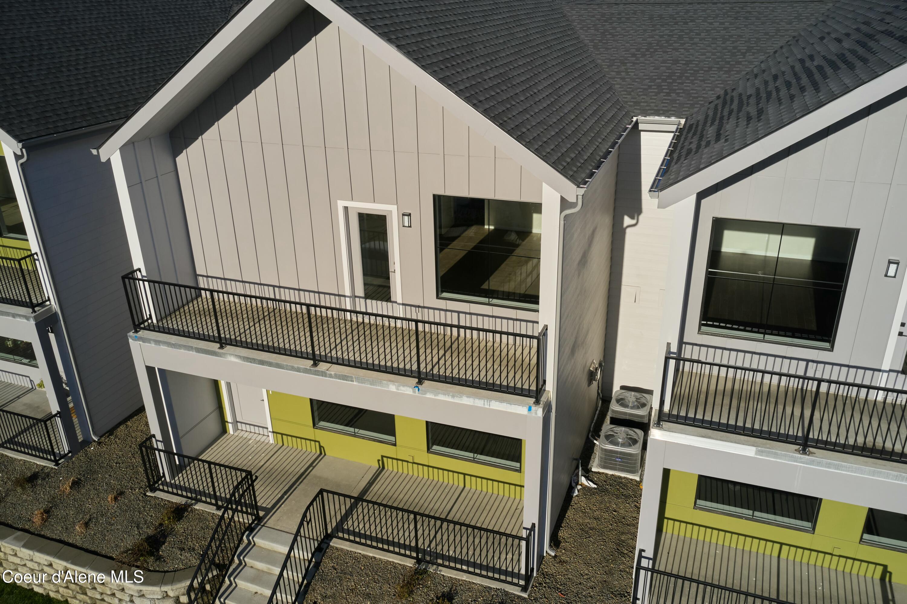 993 E RAILROAD AVENUE