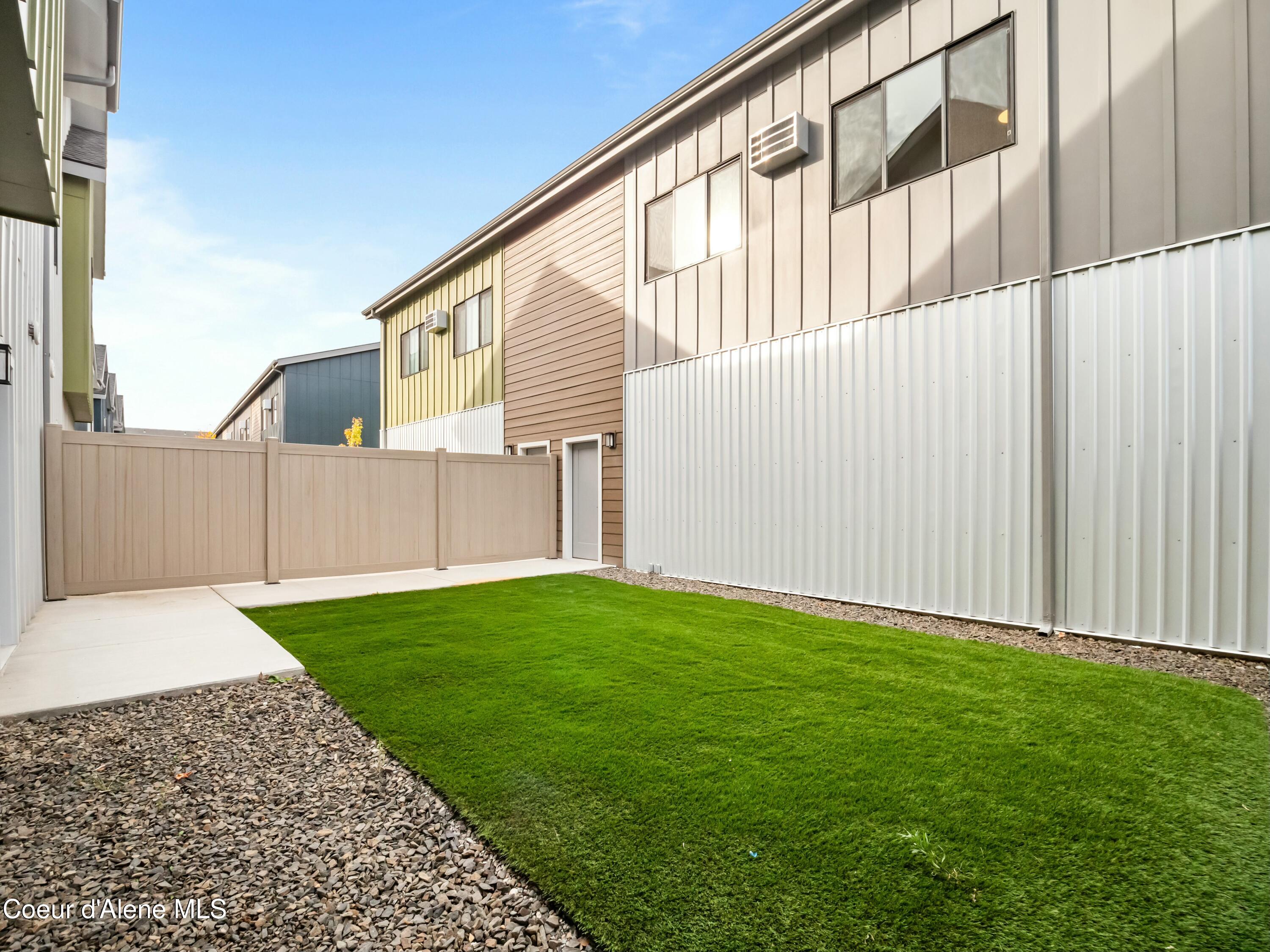 993 E RAILROAD AVENUE