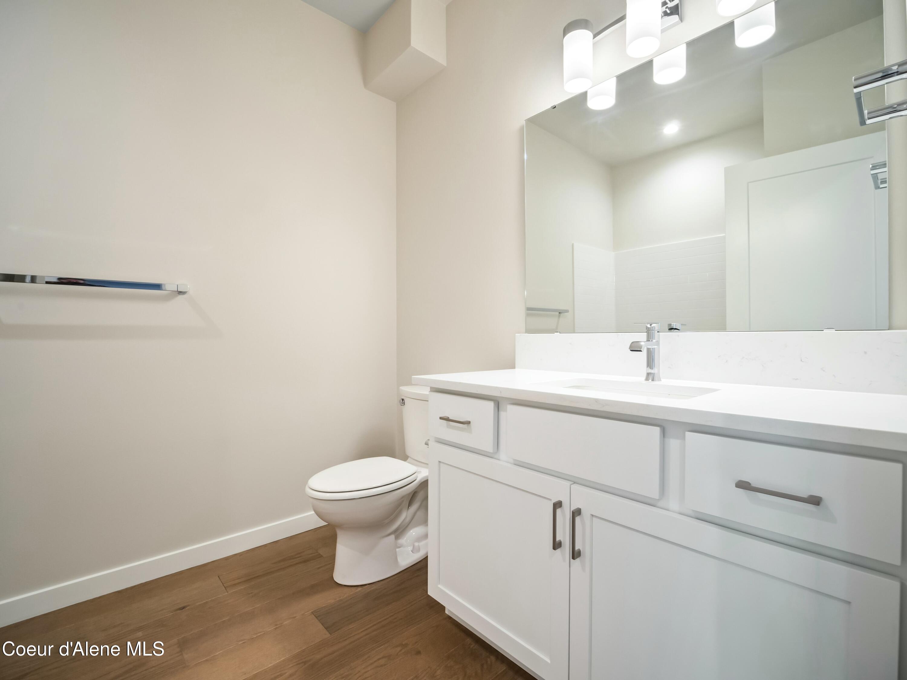 993 E RAILROAD AVENUE