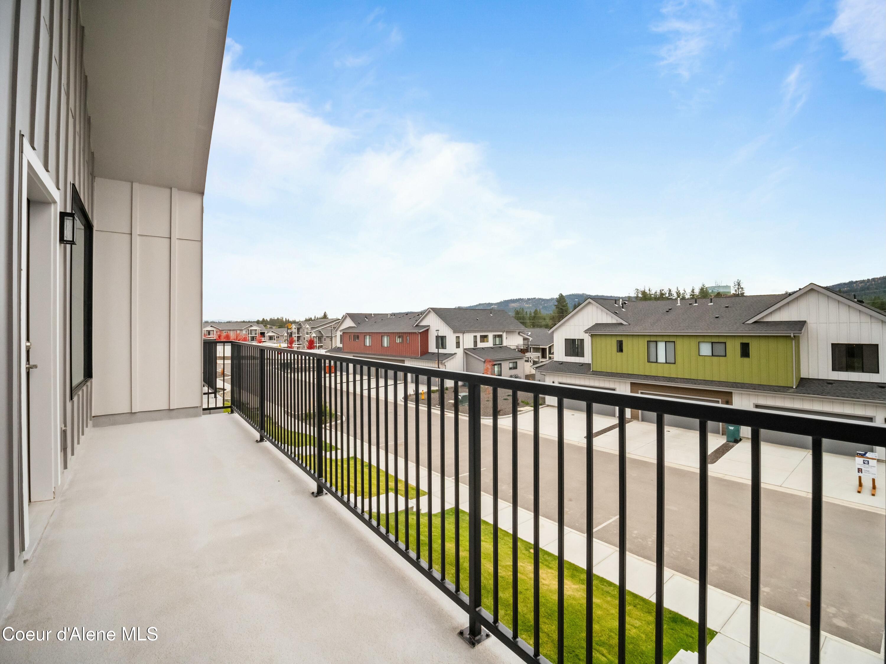 993 E RAILROAD AVENUE