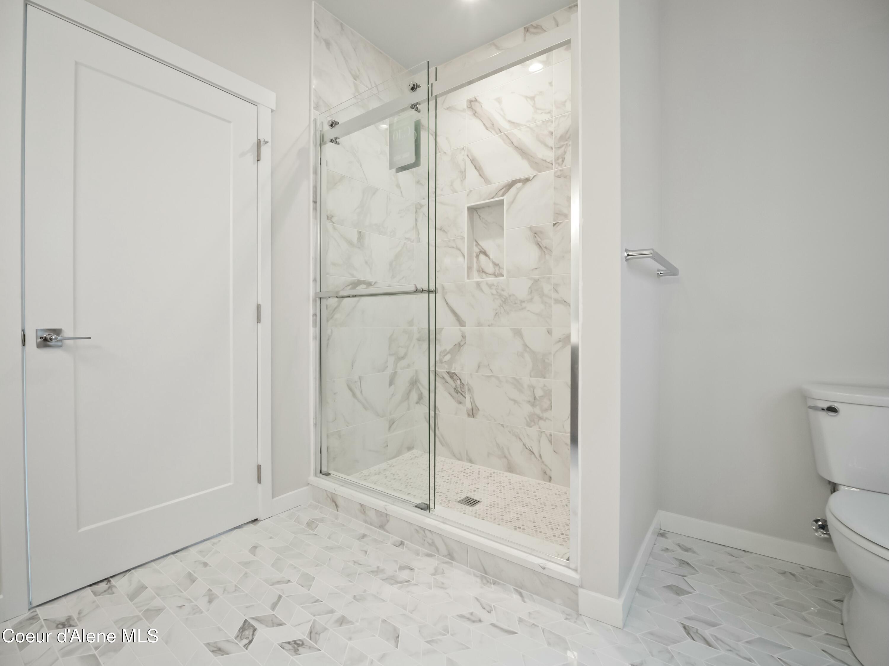 993 E RAILROAD AVENUE