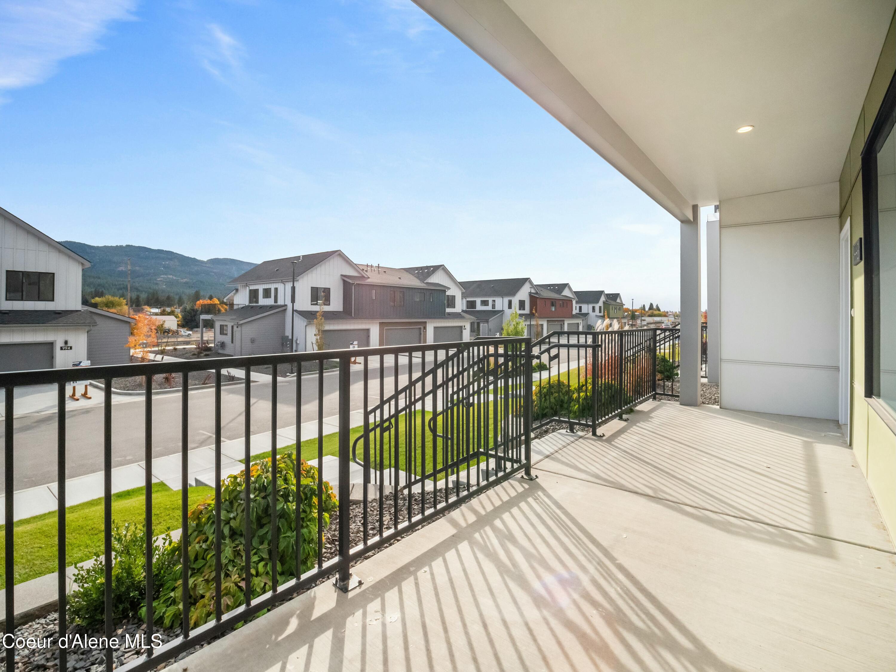 993 E RAILROAD AVENUE