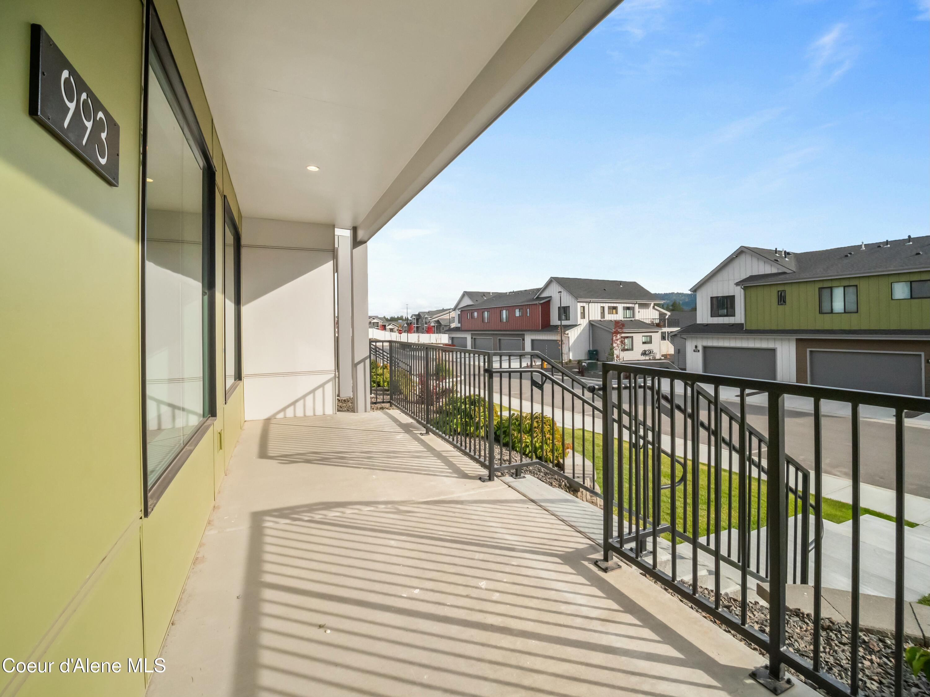 993 E RAILROAD AVENUE