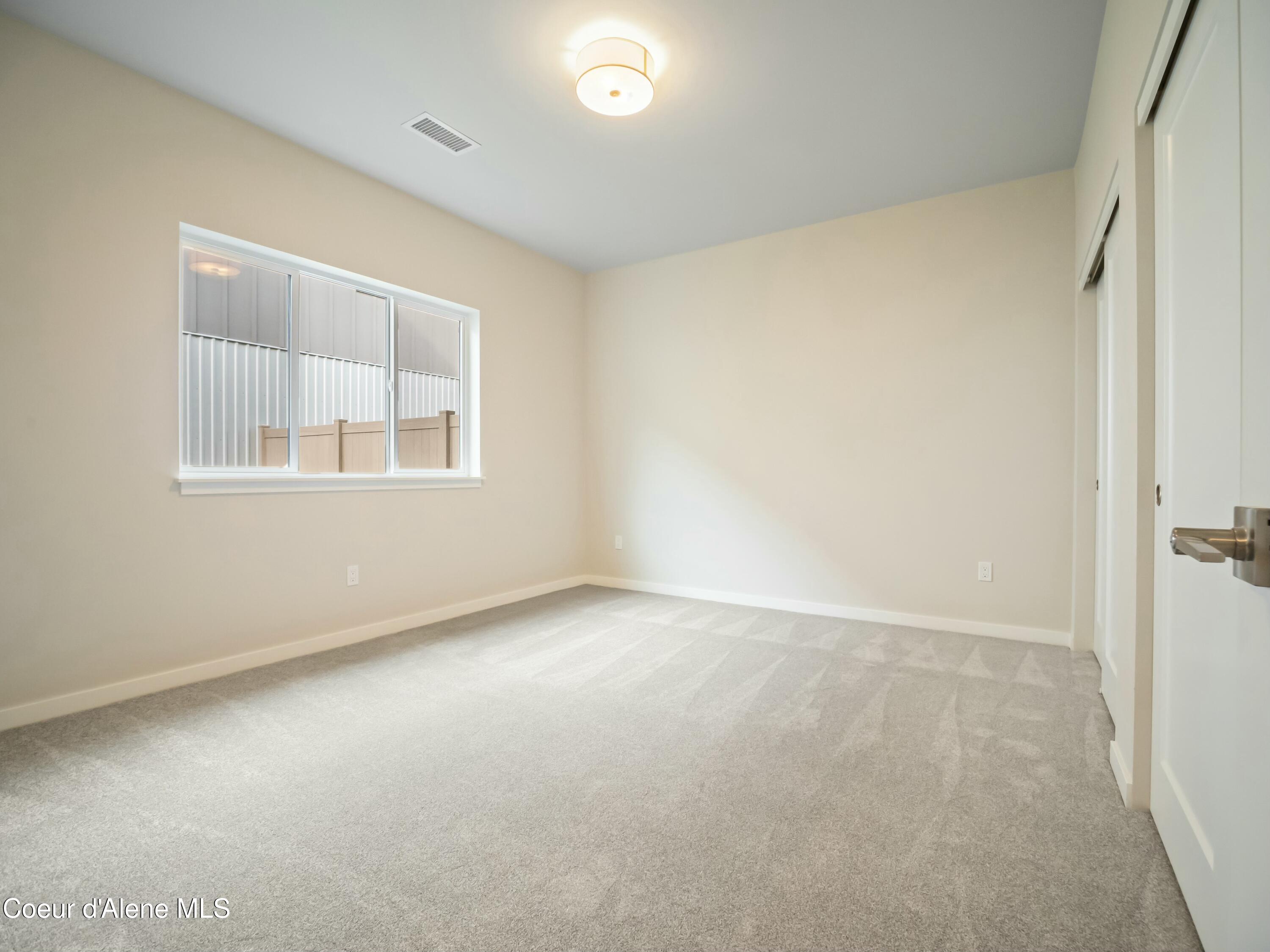 993 E RAILROAD AVENUE