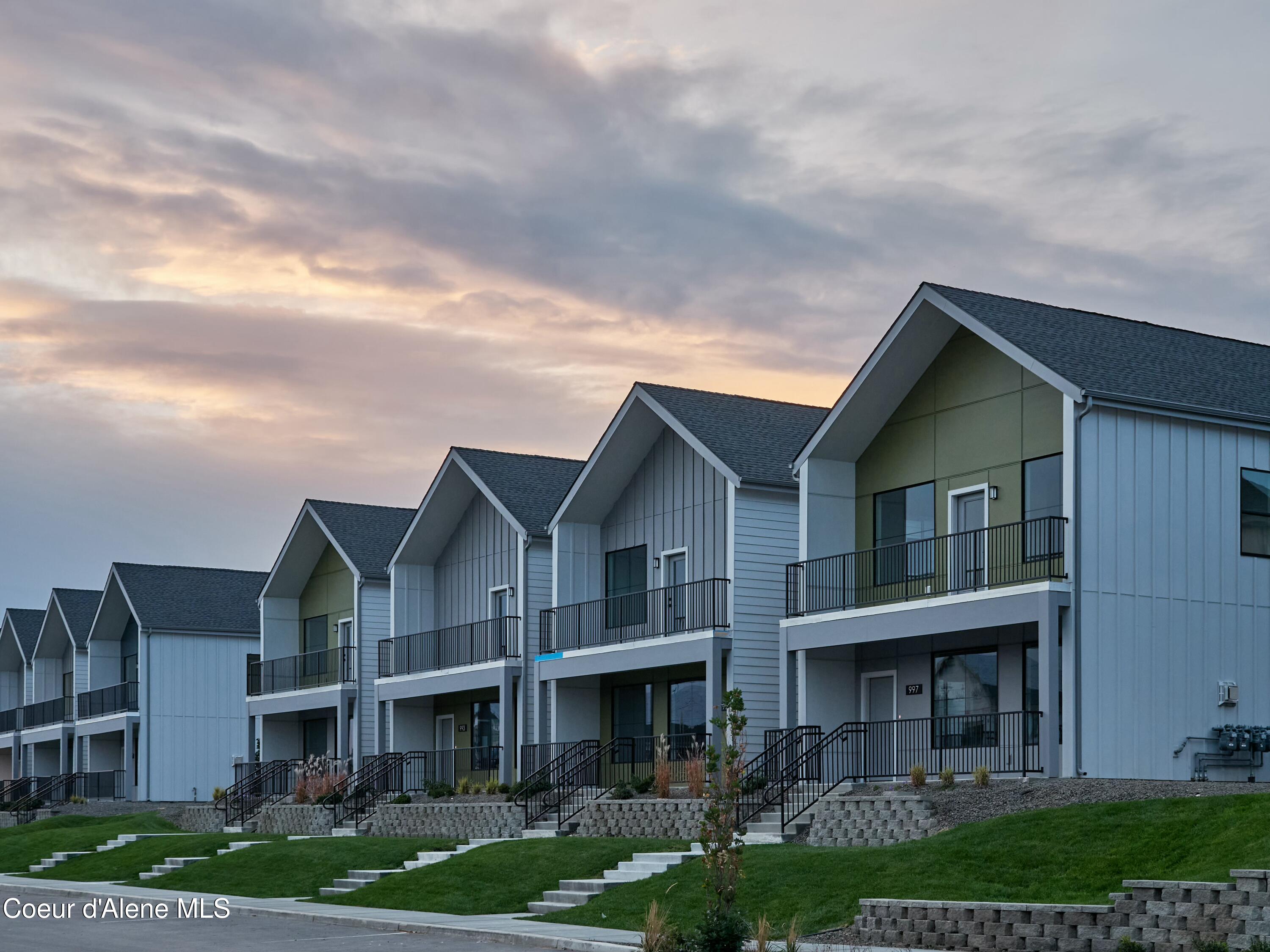 993 E RAILROAD AVENUE