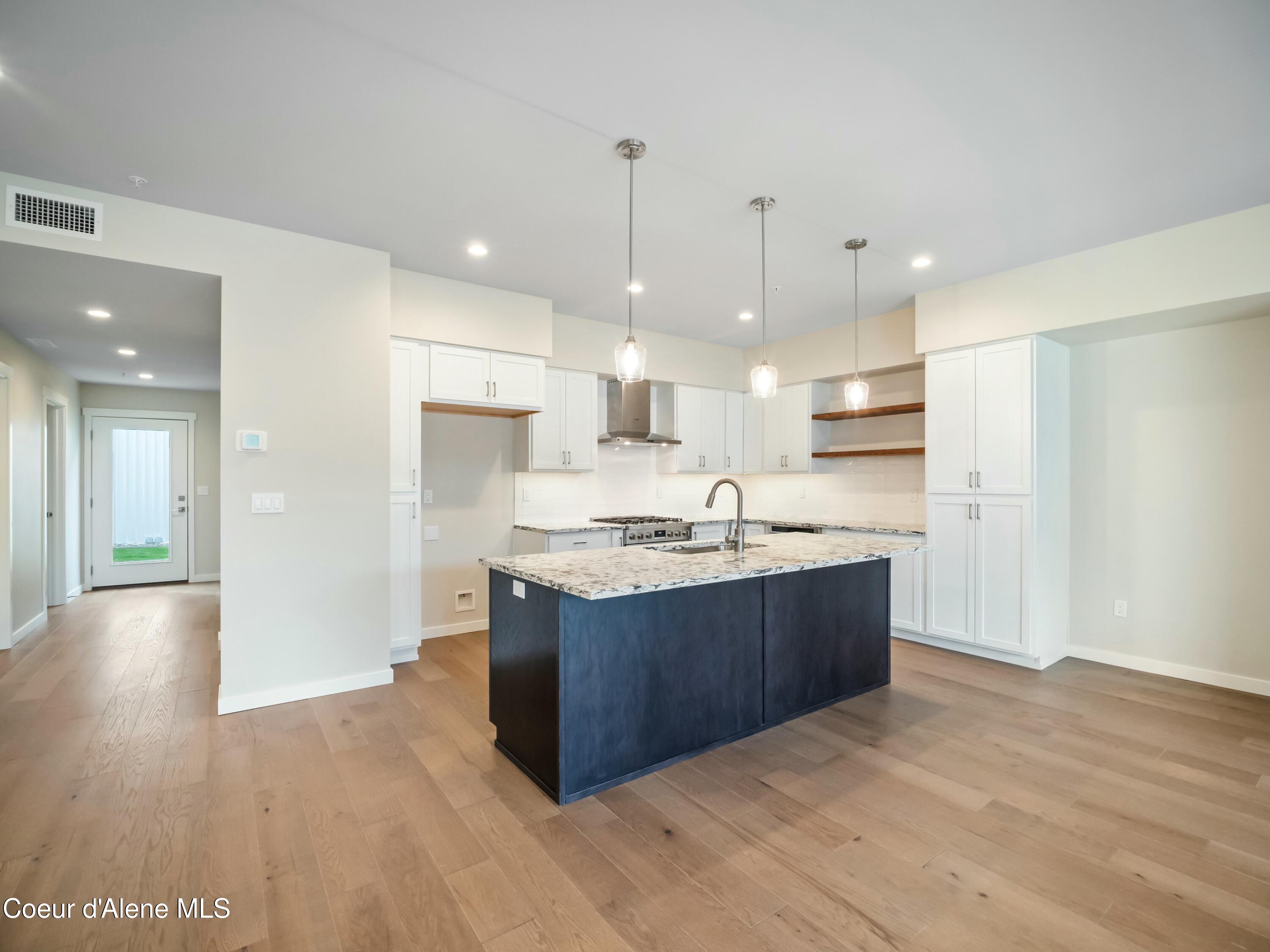 993 E RAILROAD AVENUE