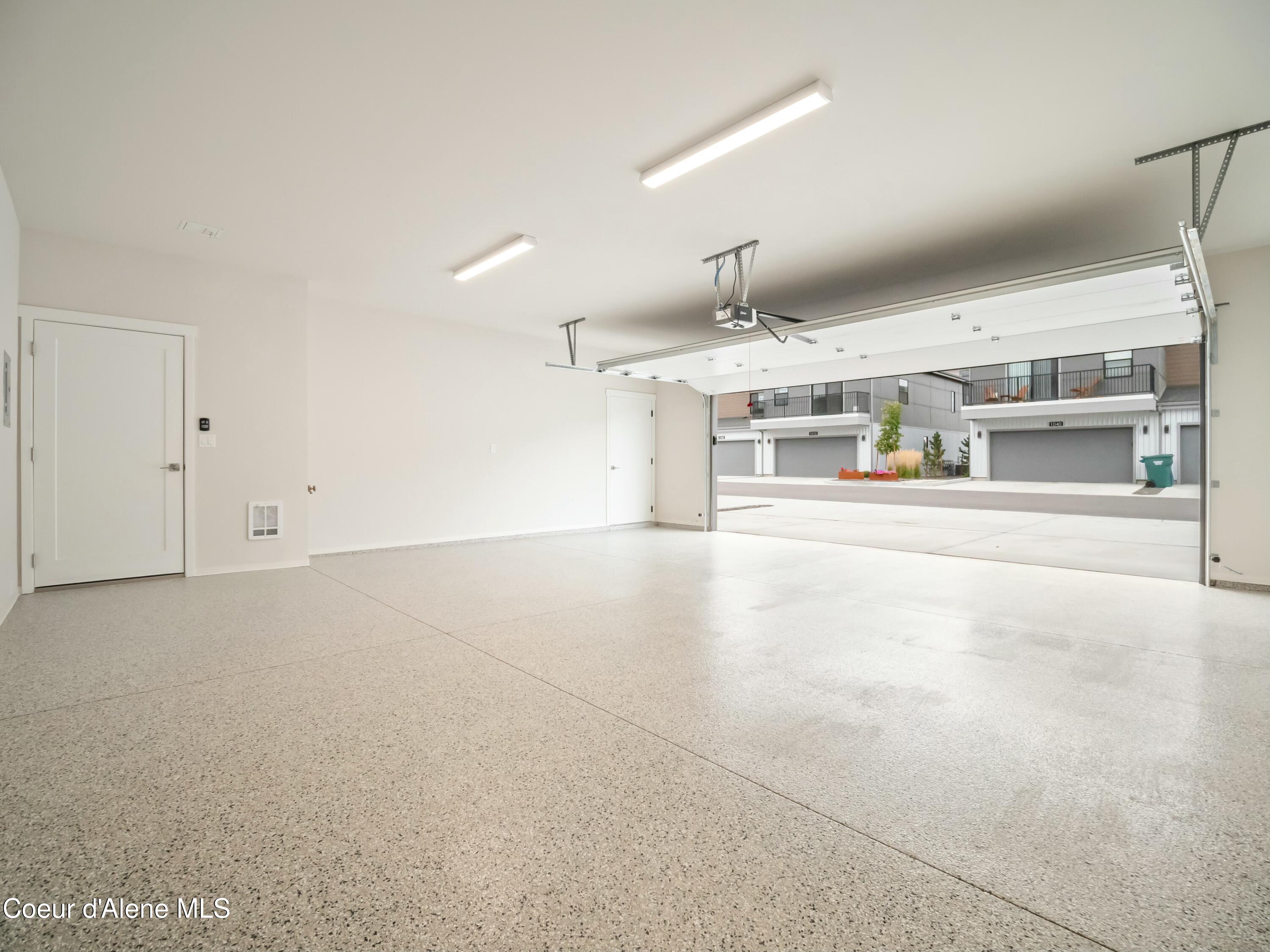 993 E RAILROAD AVENUE