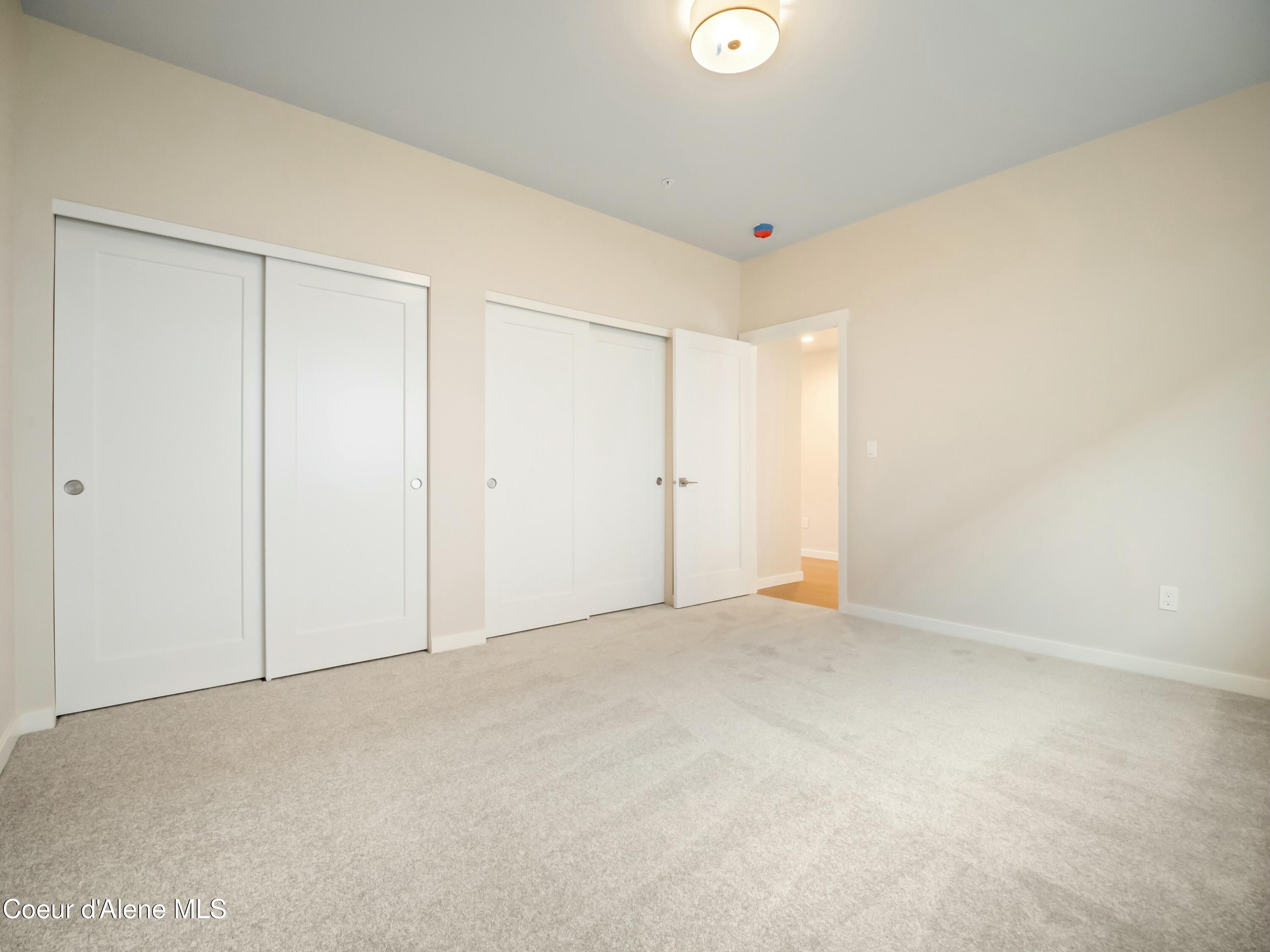 993 E RAILROAD AVENUE