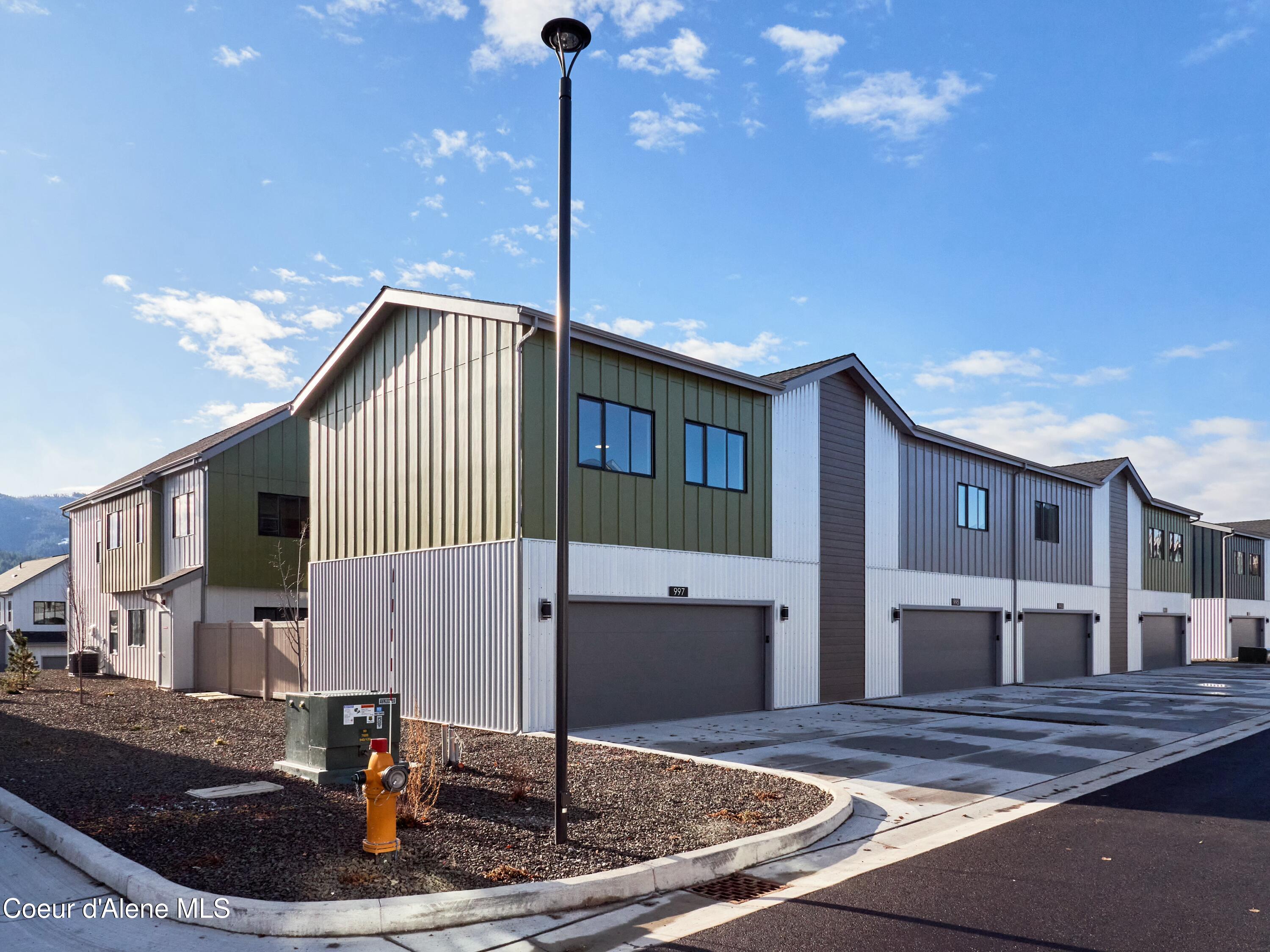 993 E RAILROAD AVENUE