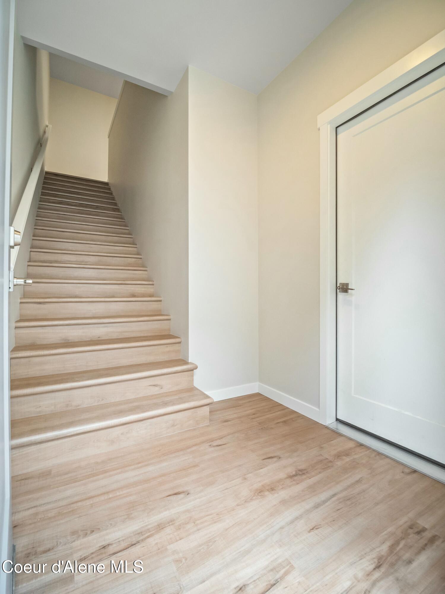 993 E RAILROAD AVENUE