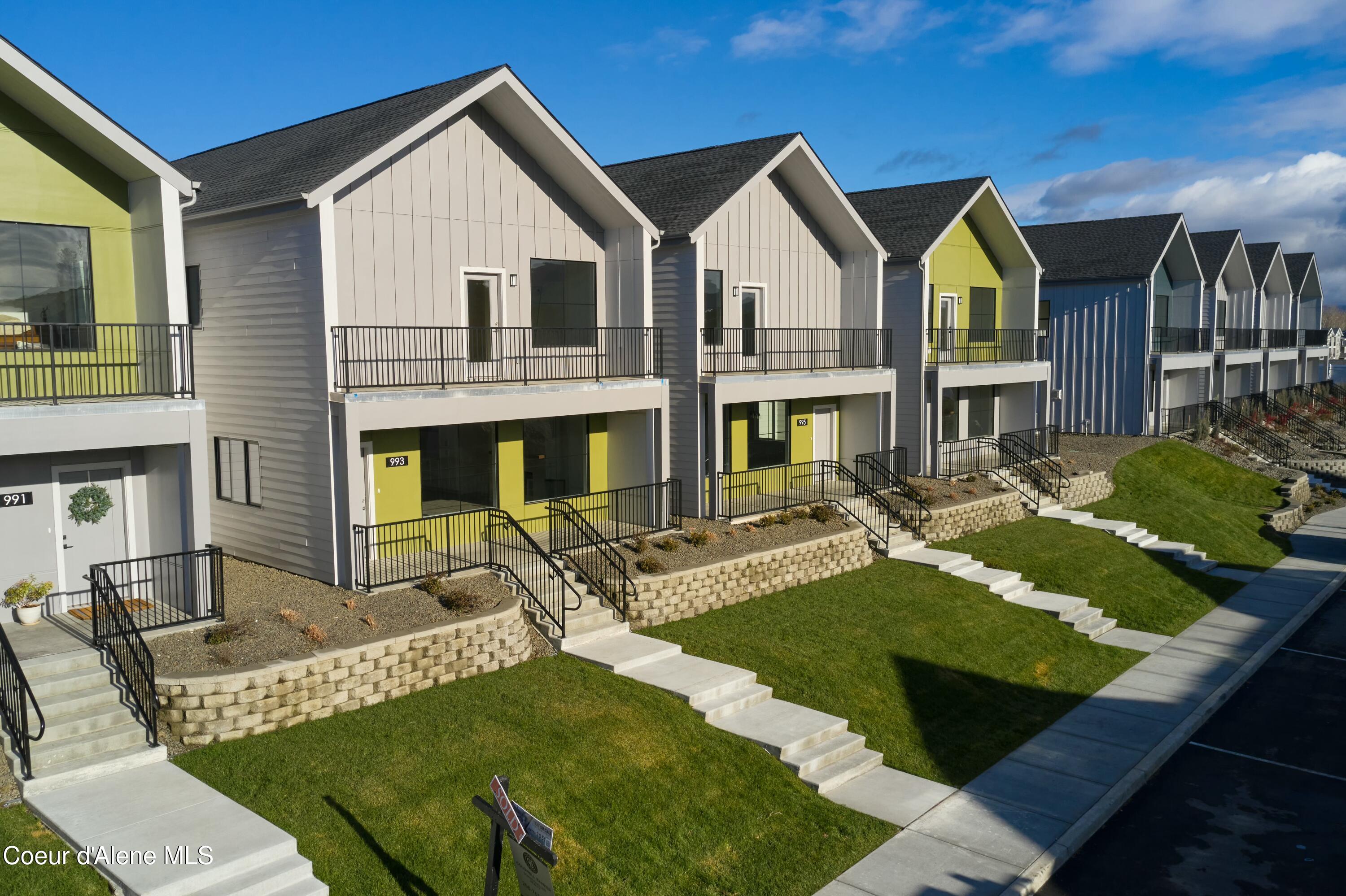 993 E RAILROAD AVENUE