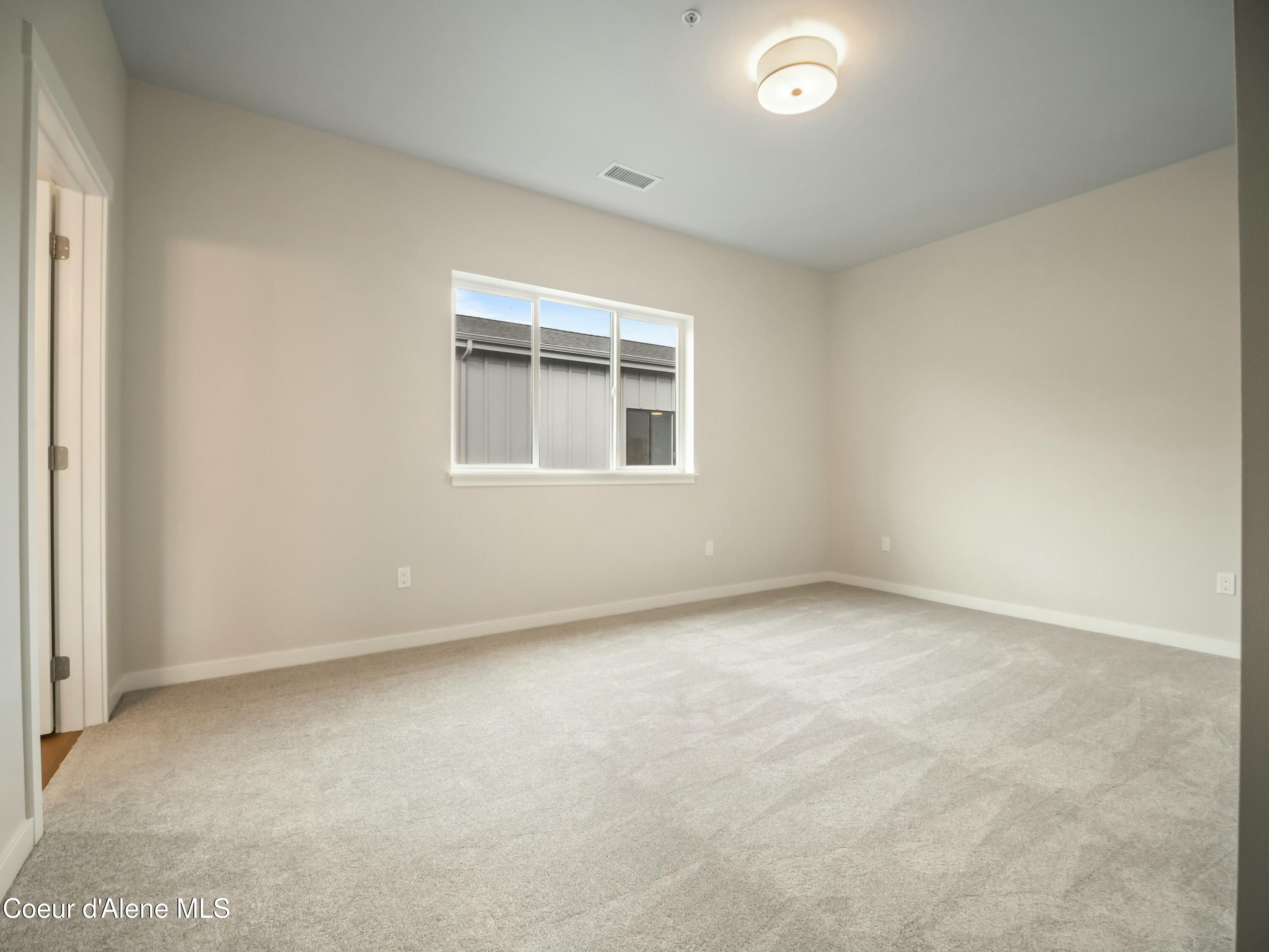 993 E RAILROAD AVENUE