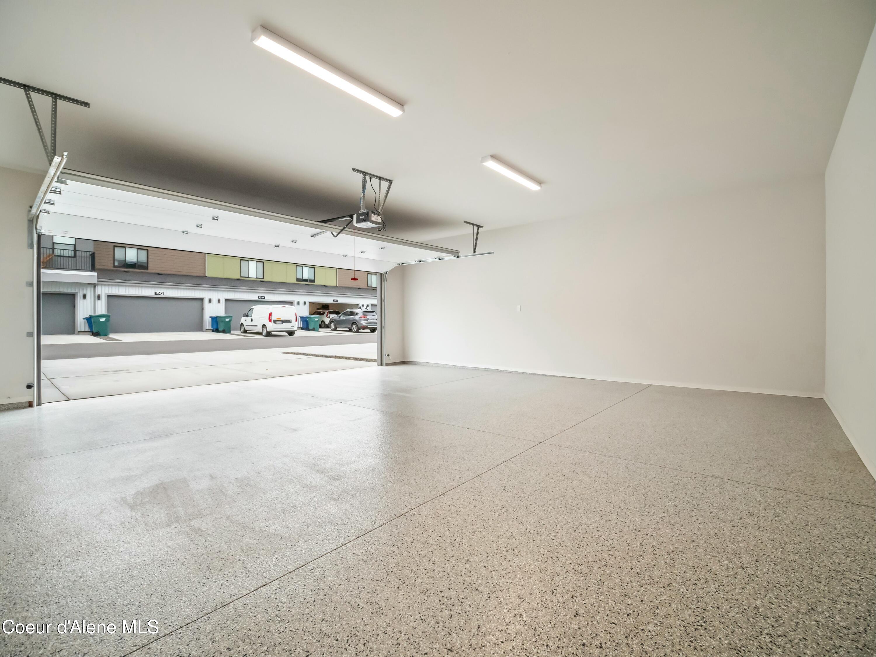 993 E RAILROAD AVENUE