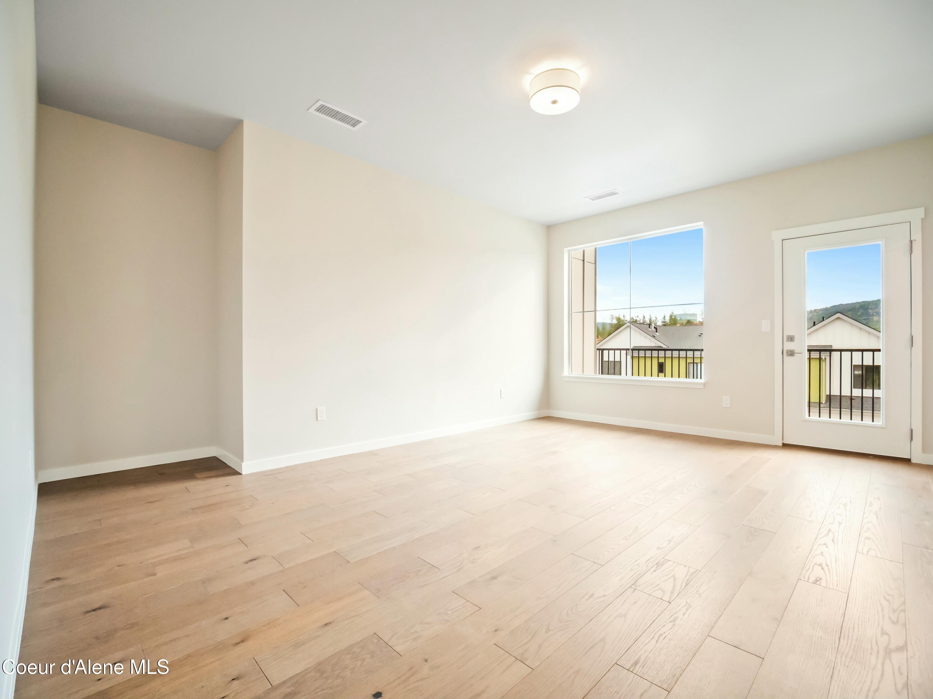 993 E RAILROAD AVENUE