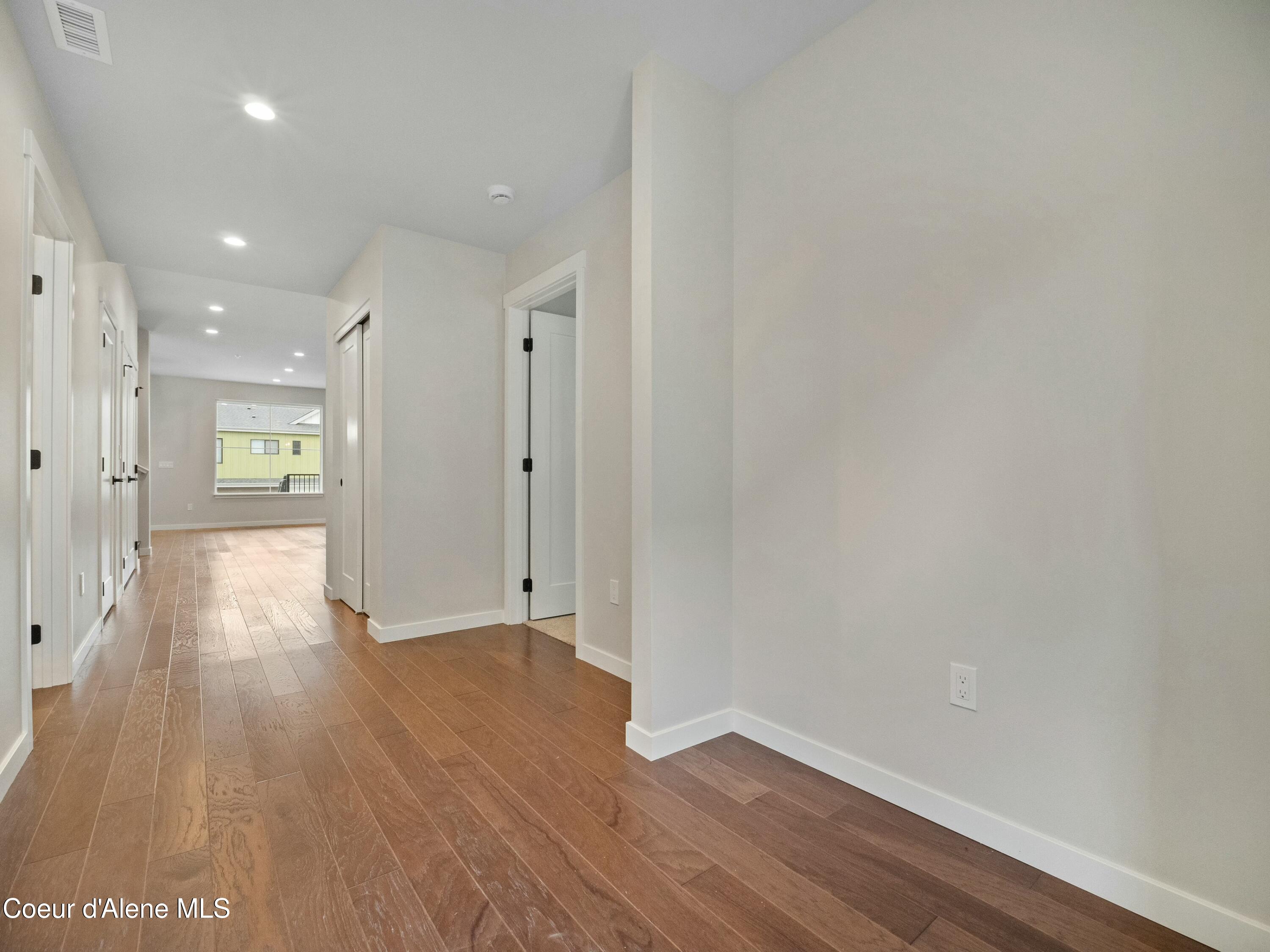 995 E RAILROAD AVENUE