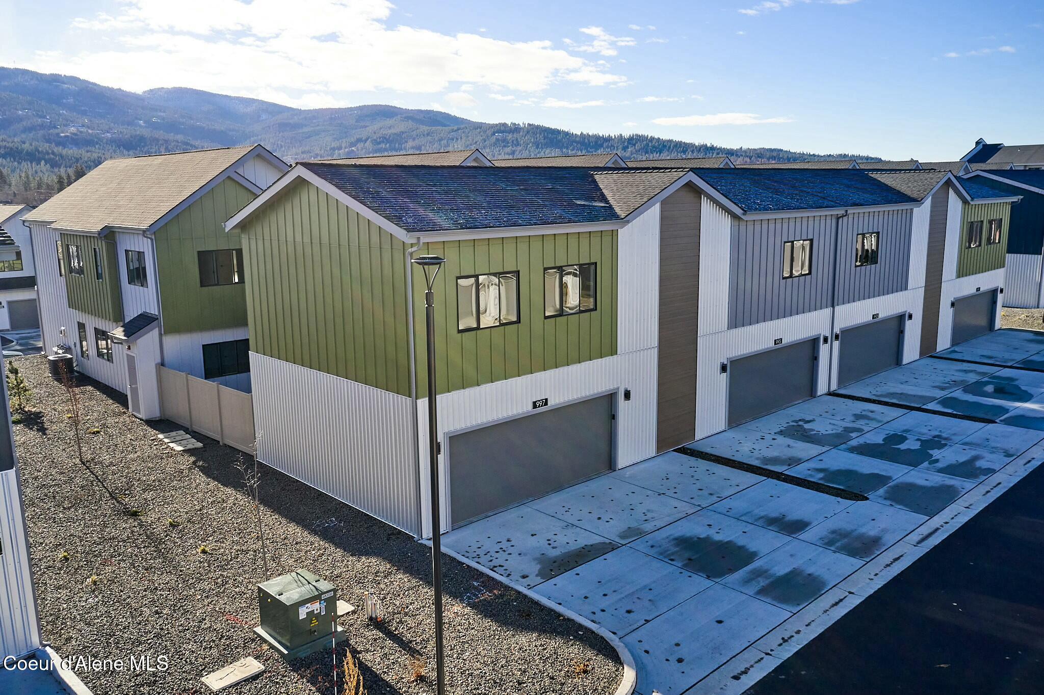 995 E RAILROAD AVENUE