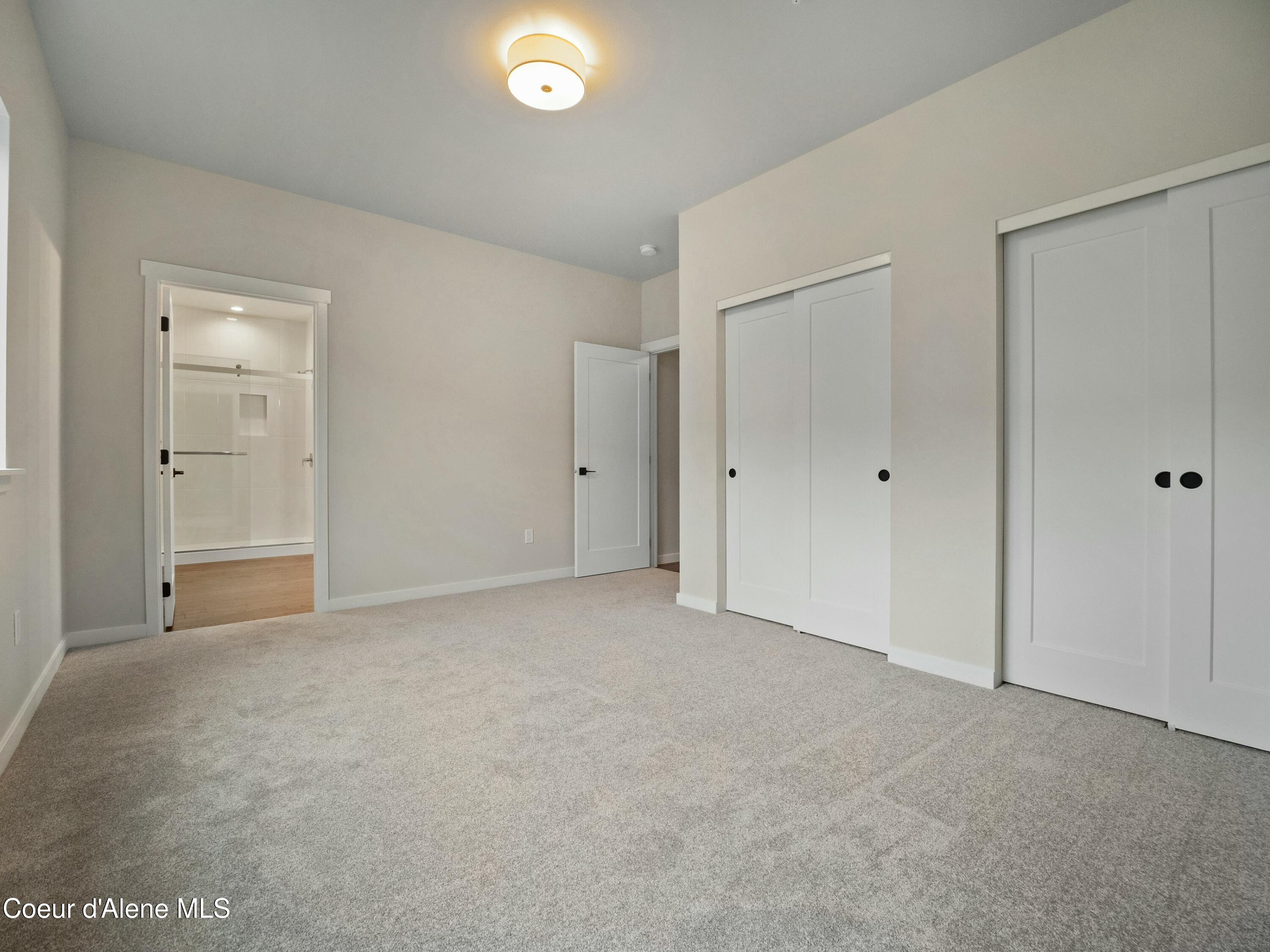 995 E RAILROAD AVENUE