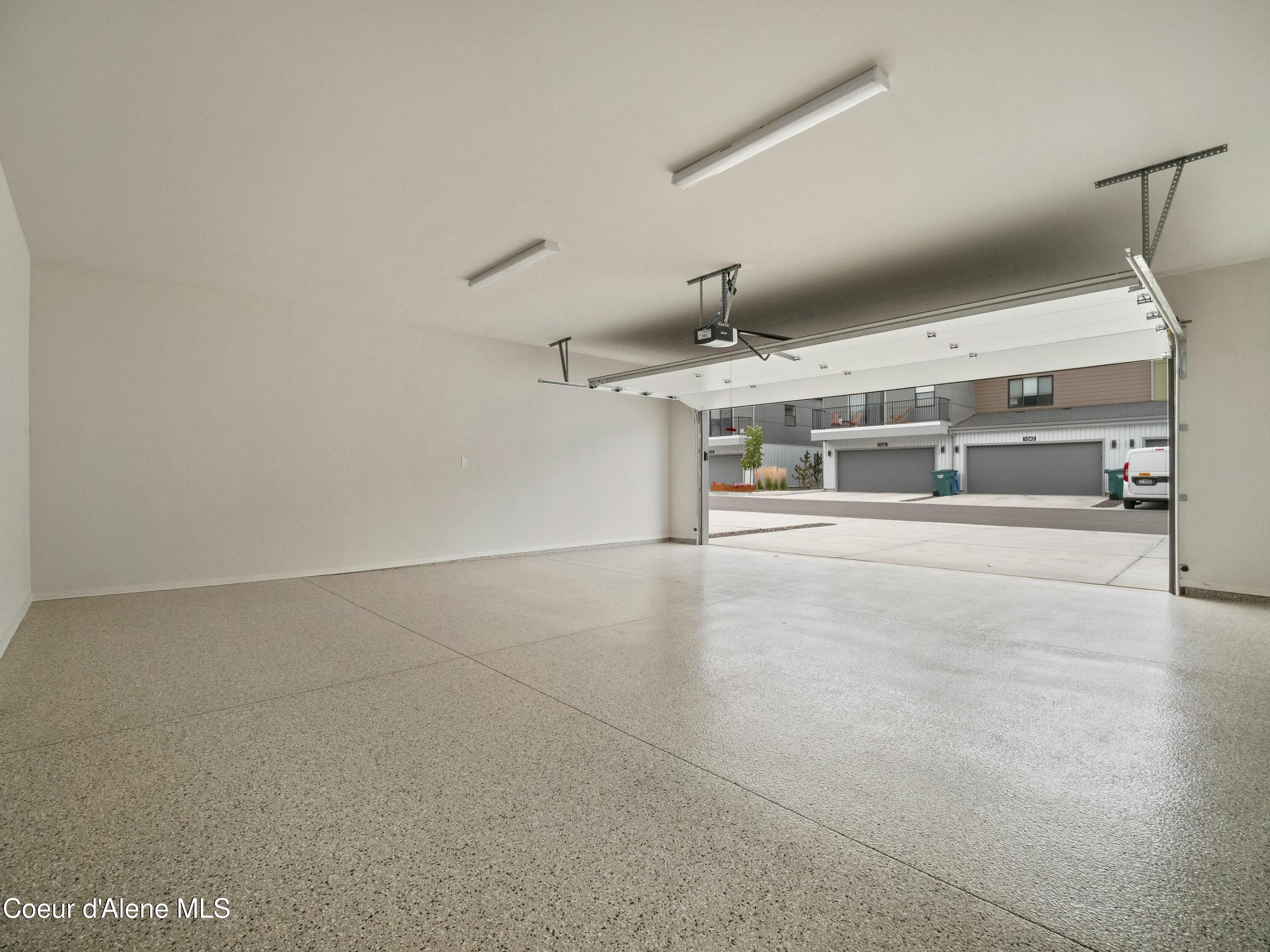 995 E RAILROAD AVENUE