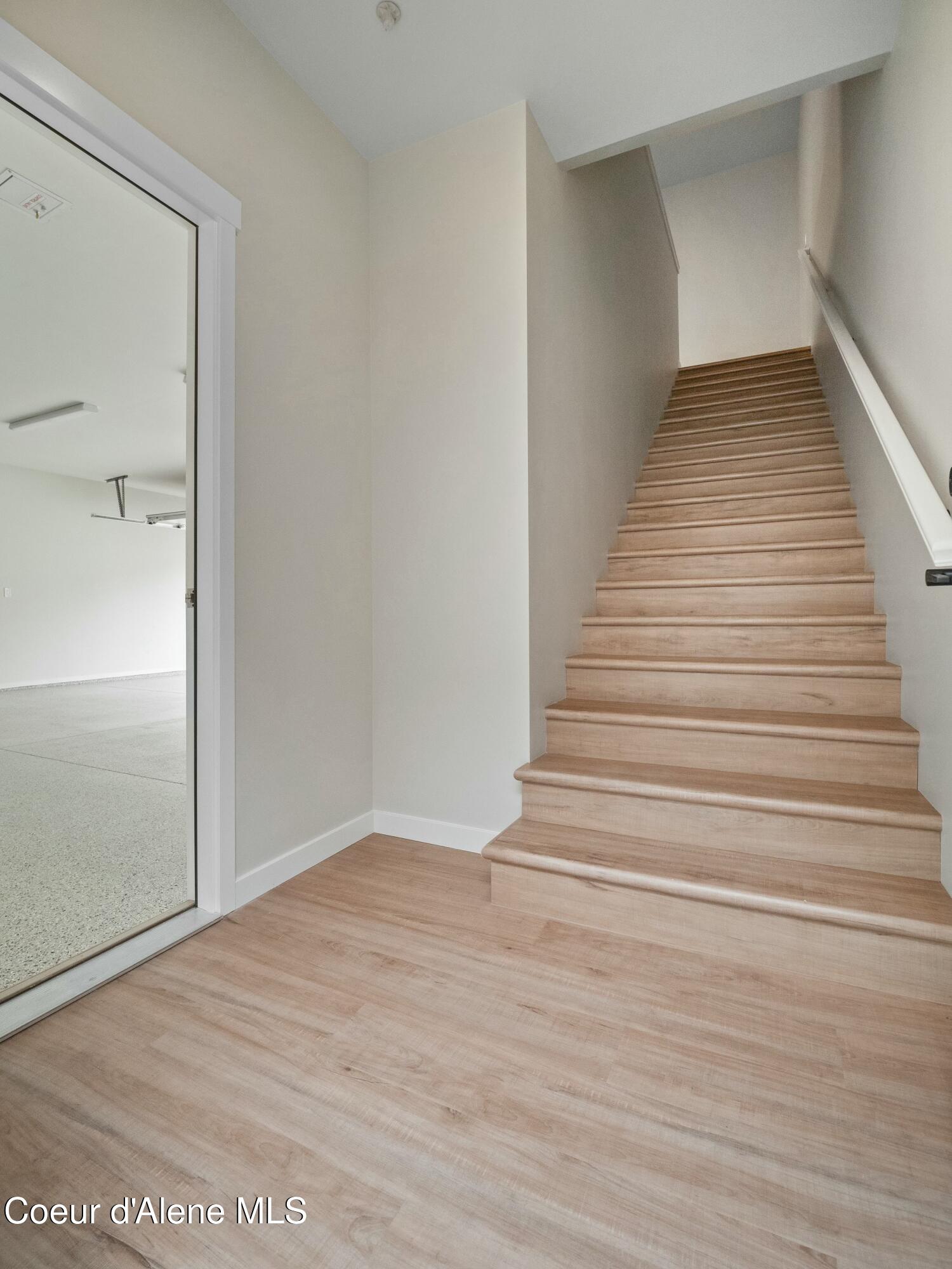 995 E RAILROAD AVENUE