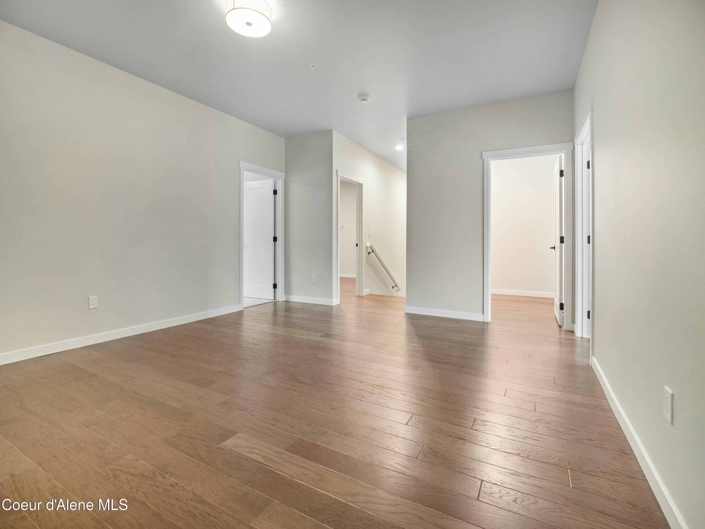 995 E RAILROAD AVENUE