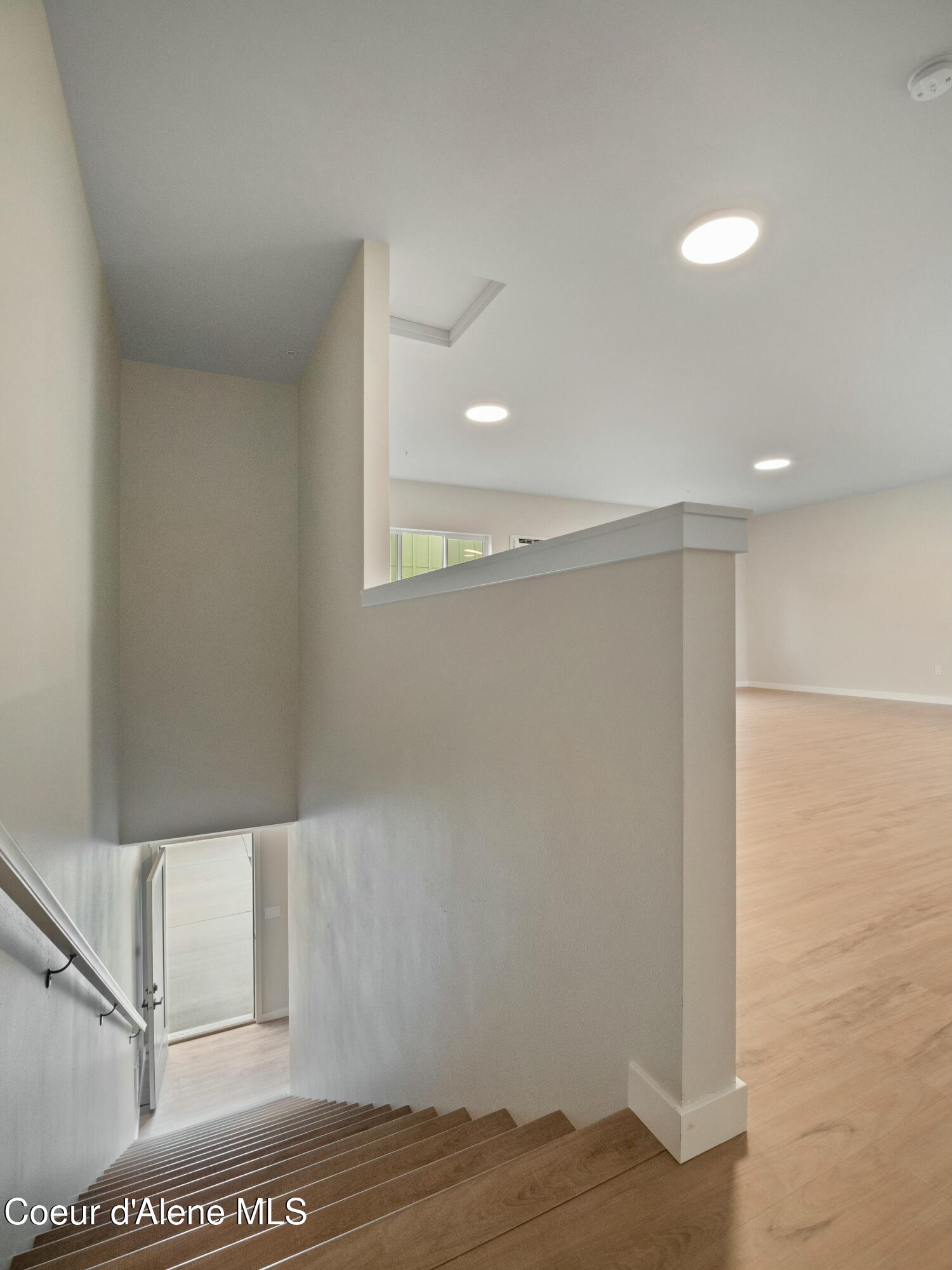 995 E RAILROAD AVENUE