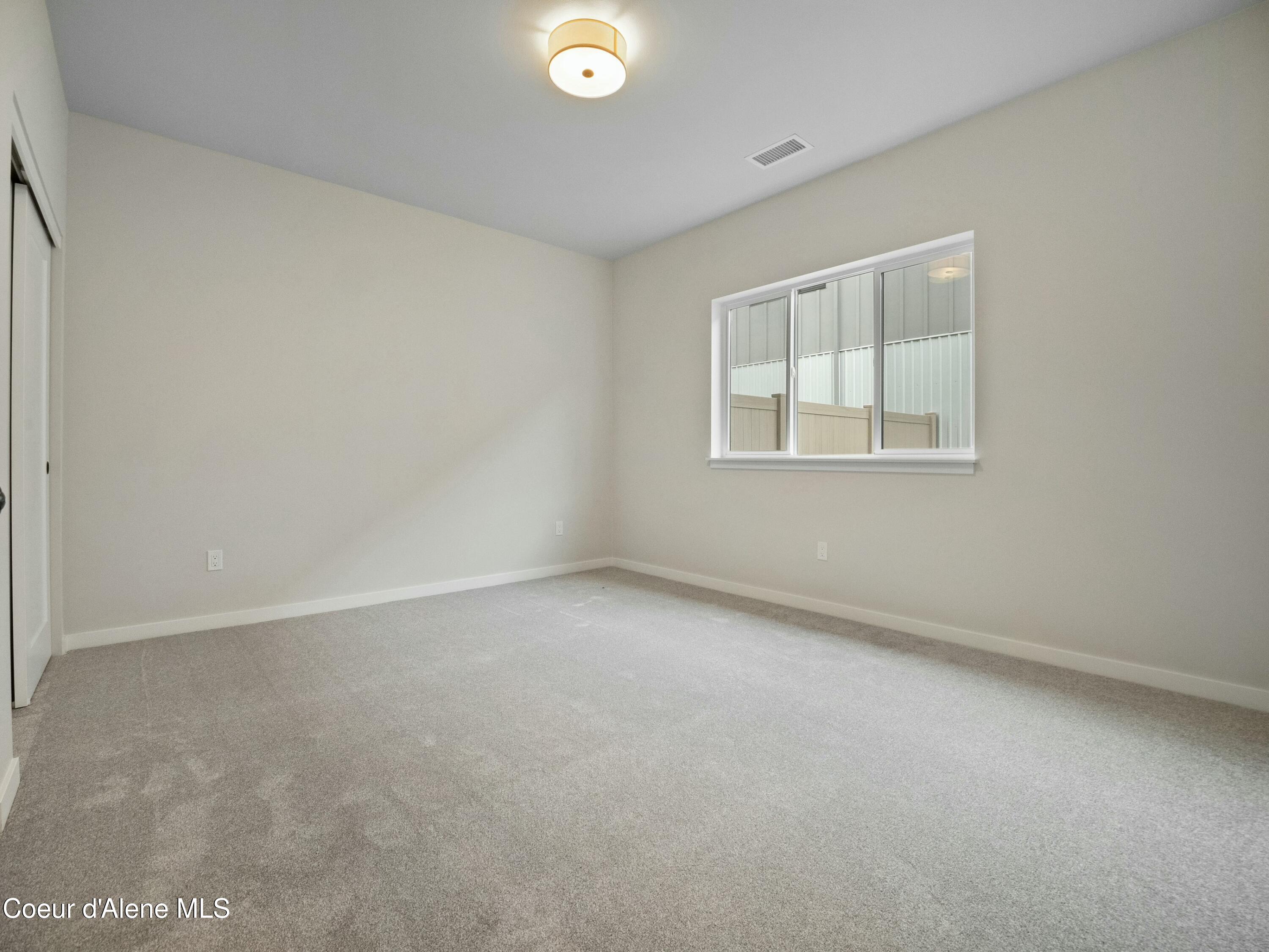 995 E RAILROAD AVENUE