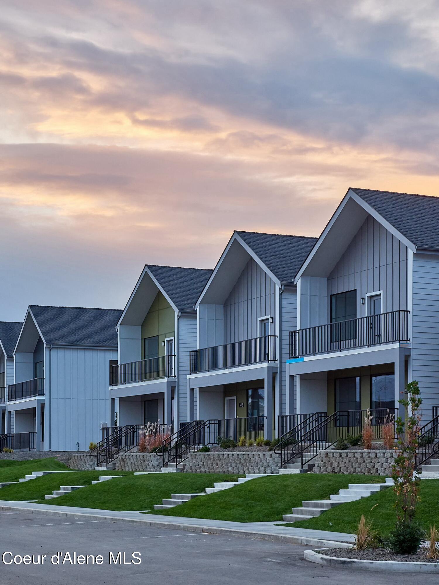 995 E RAILROAD AVENUE