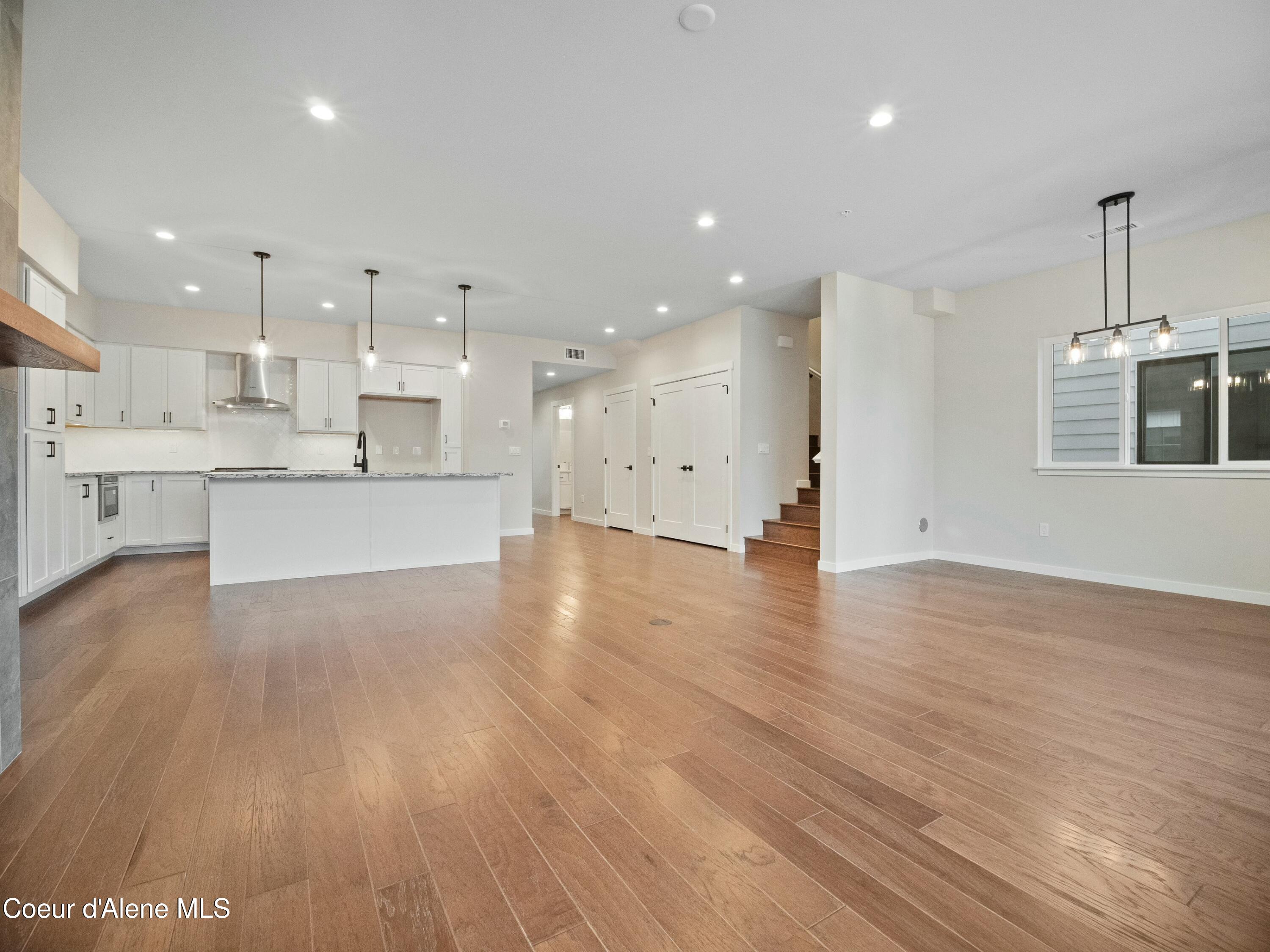 995 E RAILROAD AVENUE