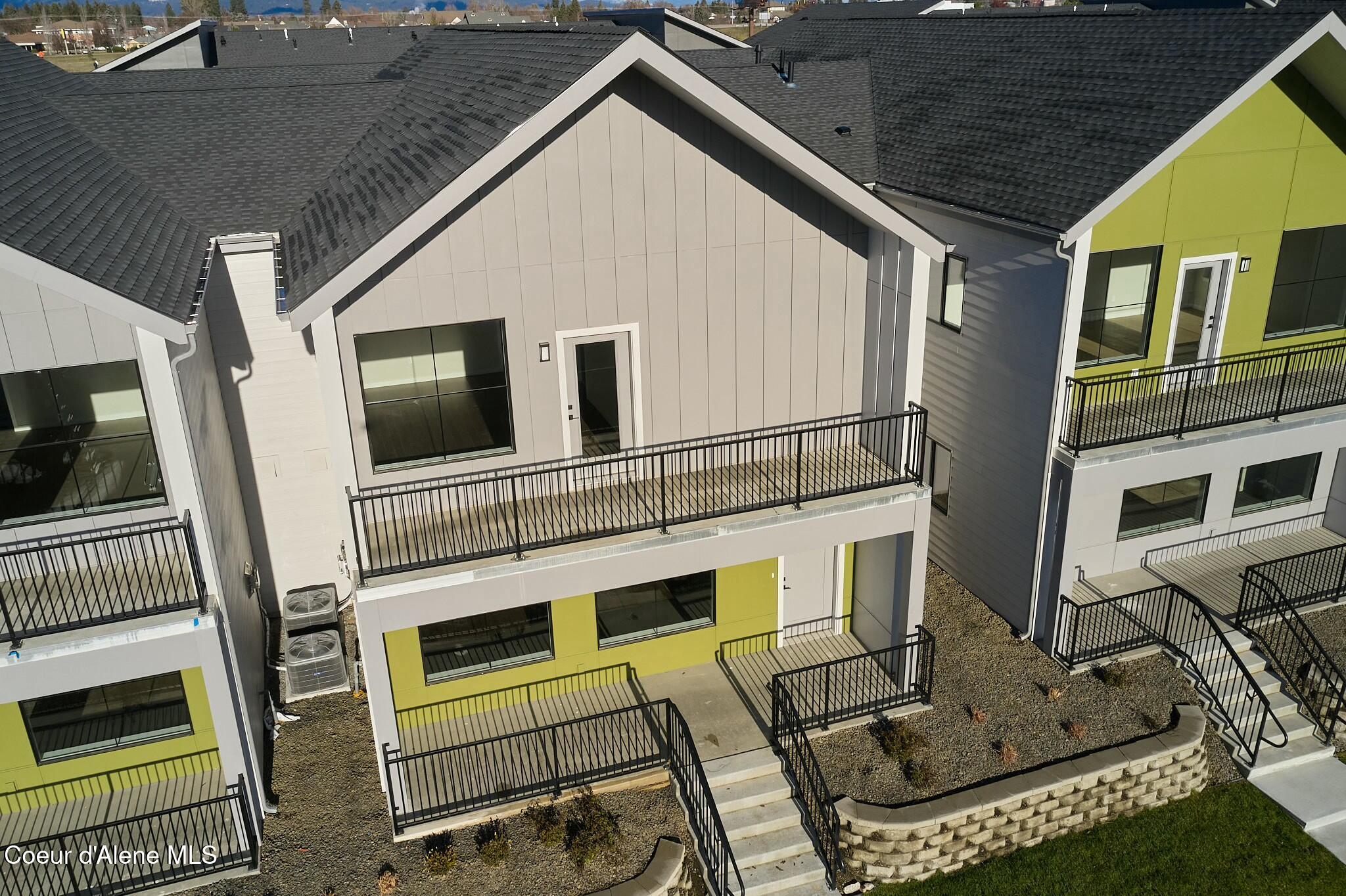 995 E RAILROAD AVENUE