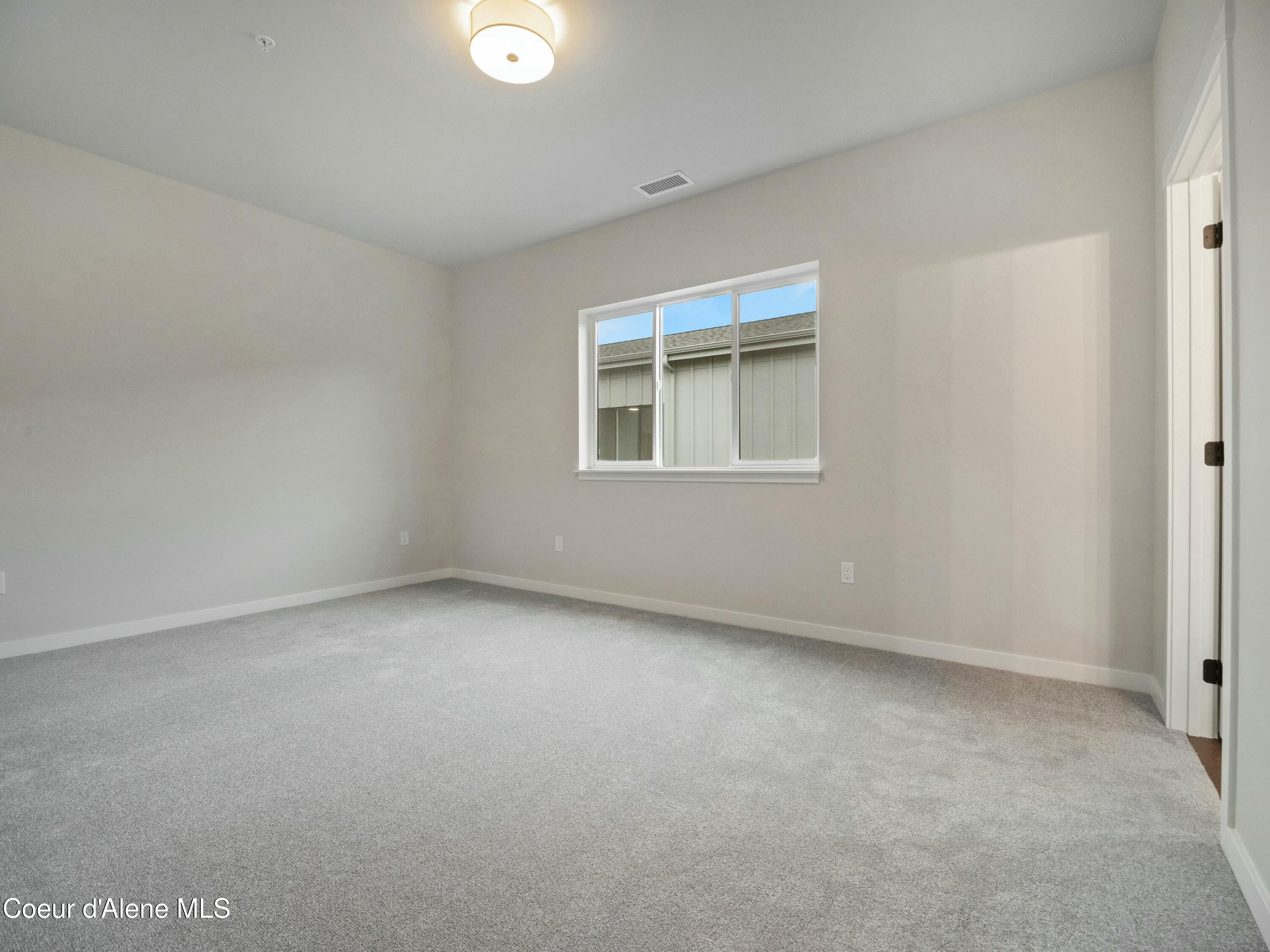 995 E RAILROAD AVENUE