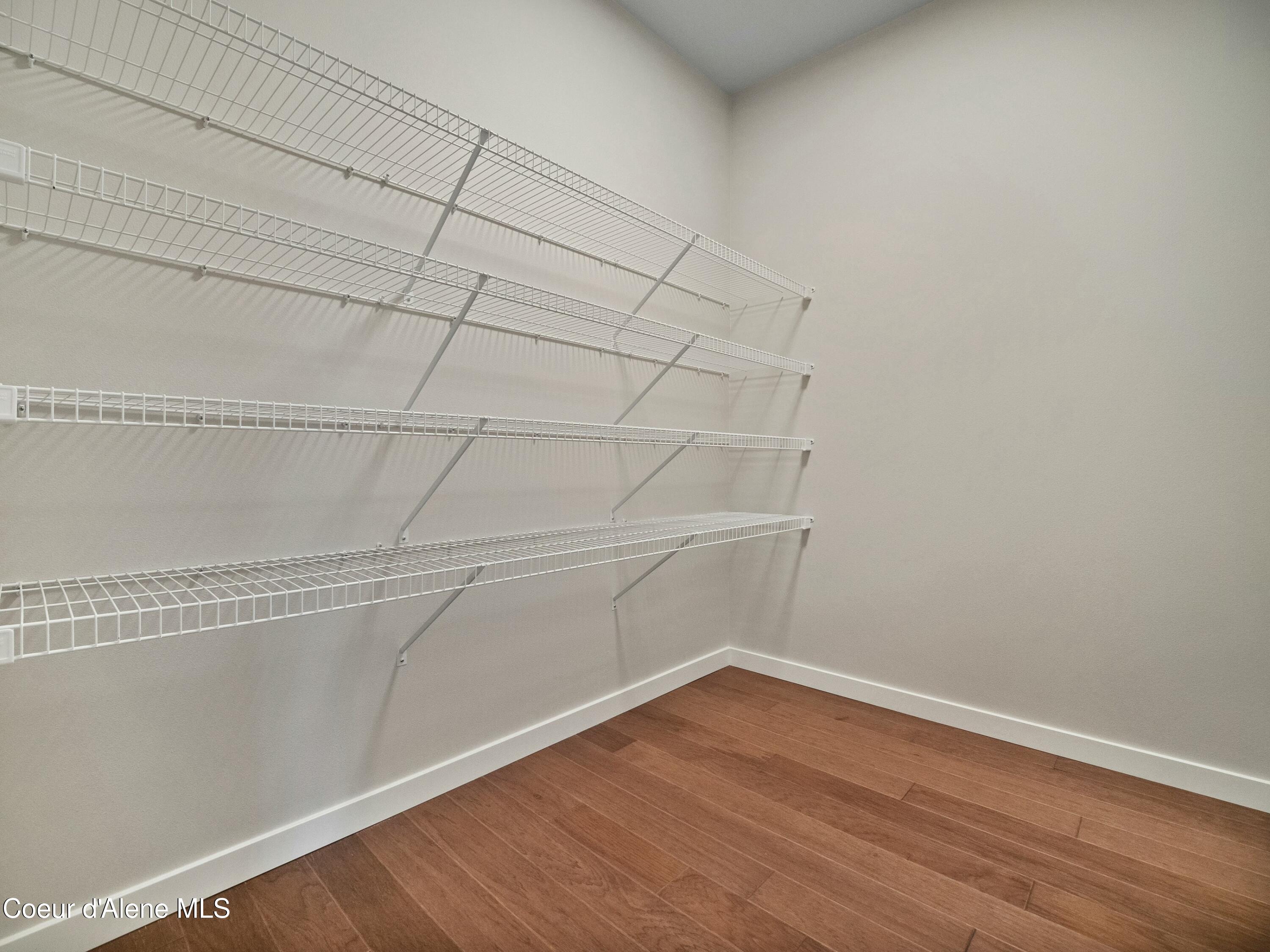 995 E RAILROAD AVENUE