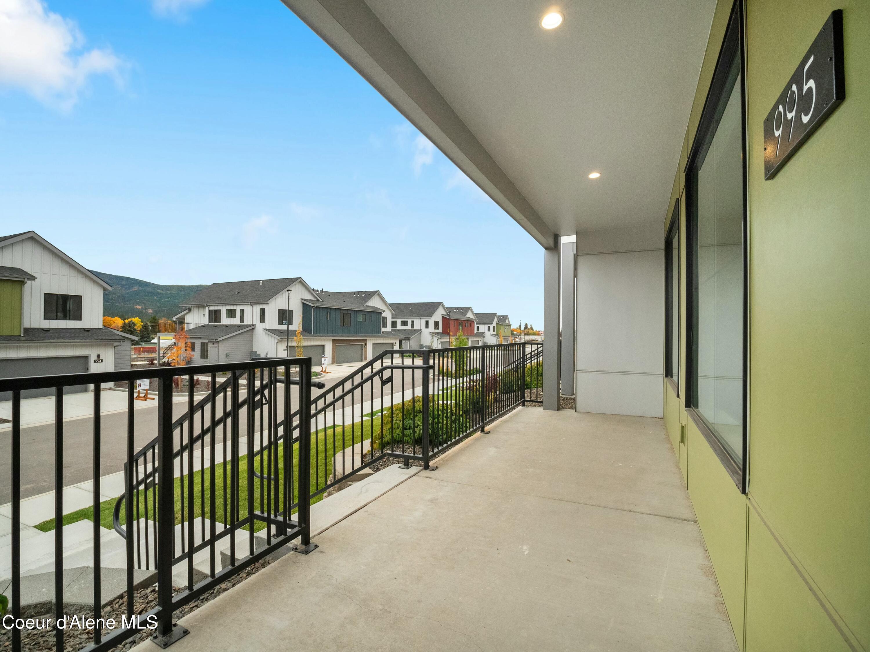 995 E RAILROAD AVENUE