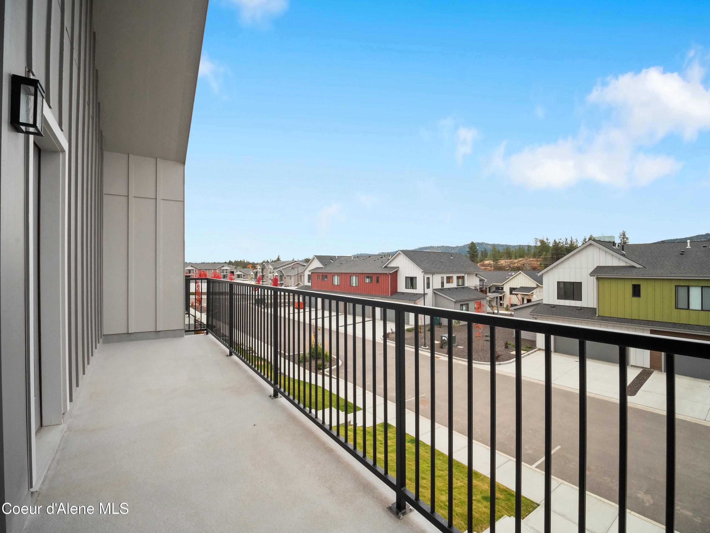 995 E RAILROAD AVENUE