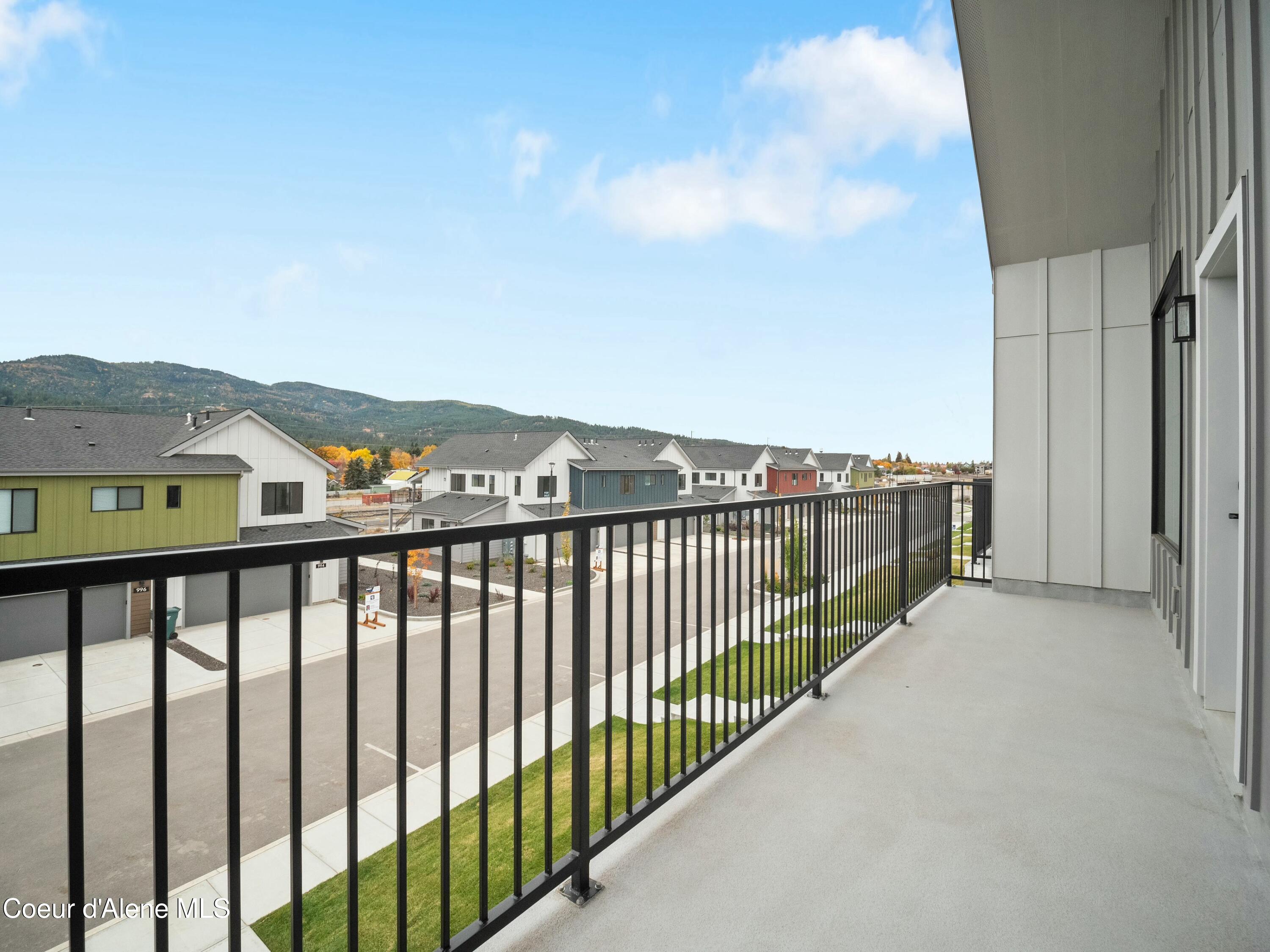 995 E RAILROAD AVENUE