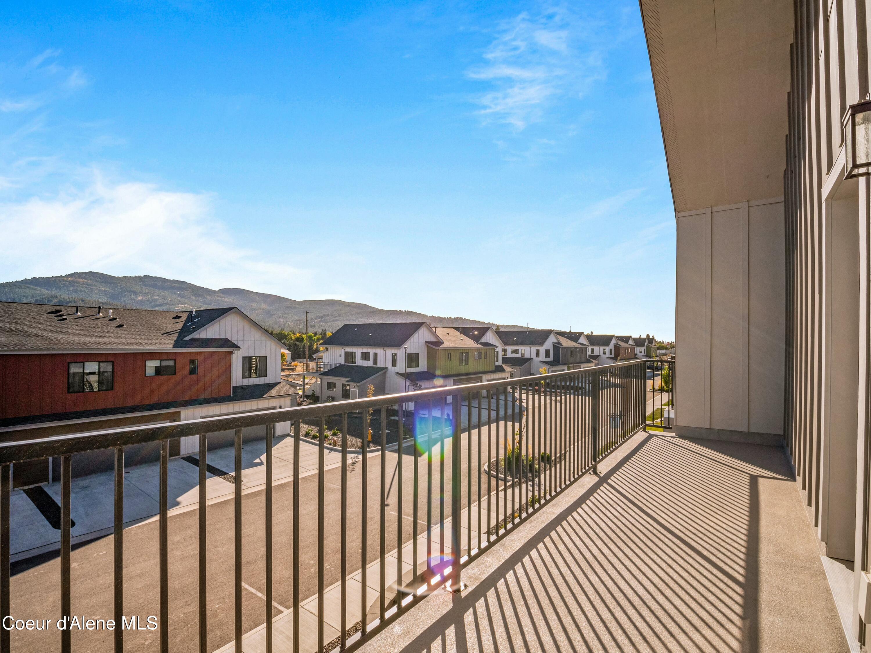 1033 E RAILROAD AVE