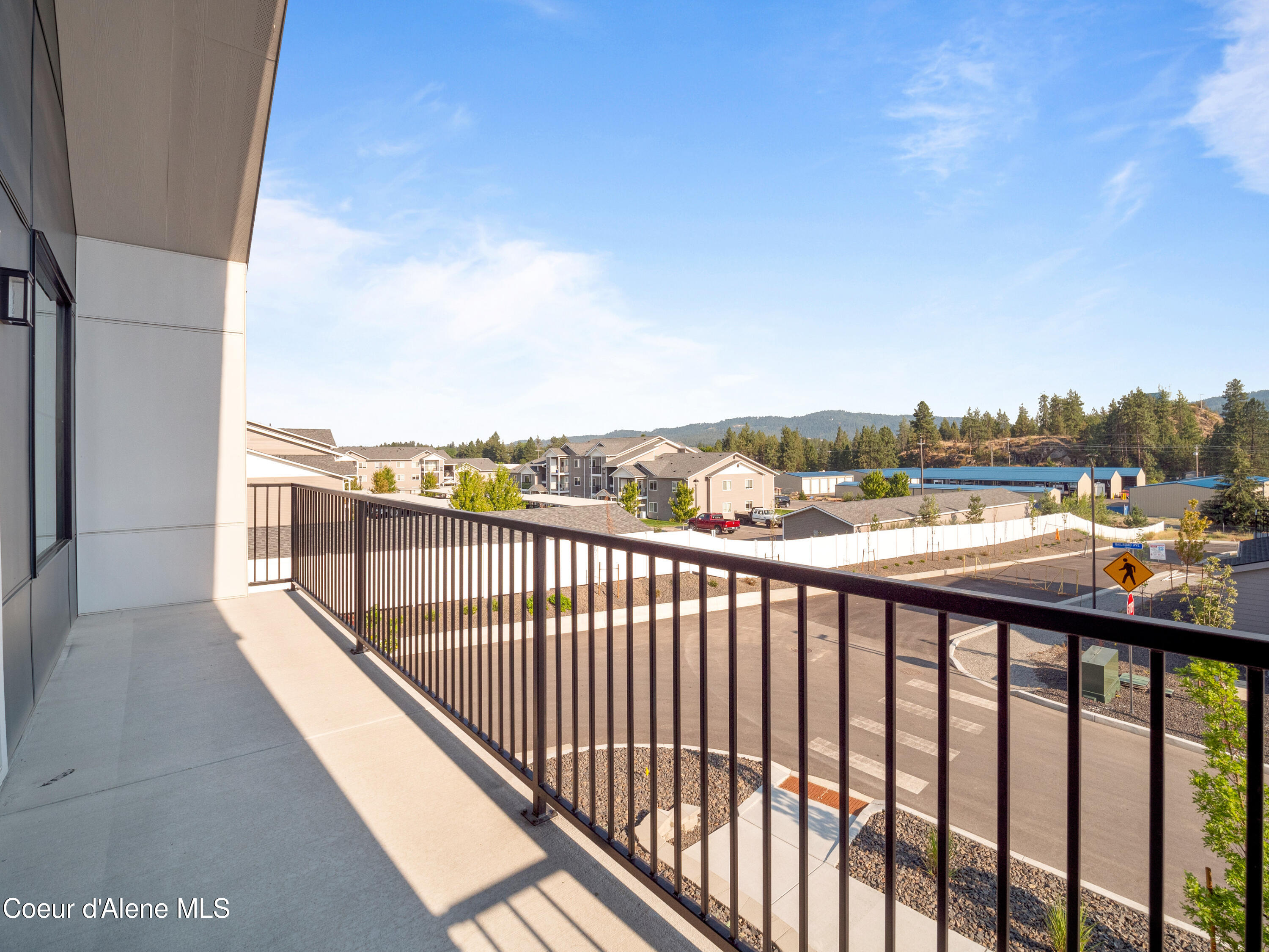 1037 E RAILROAD AVENUE