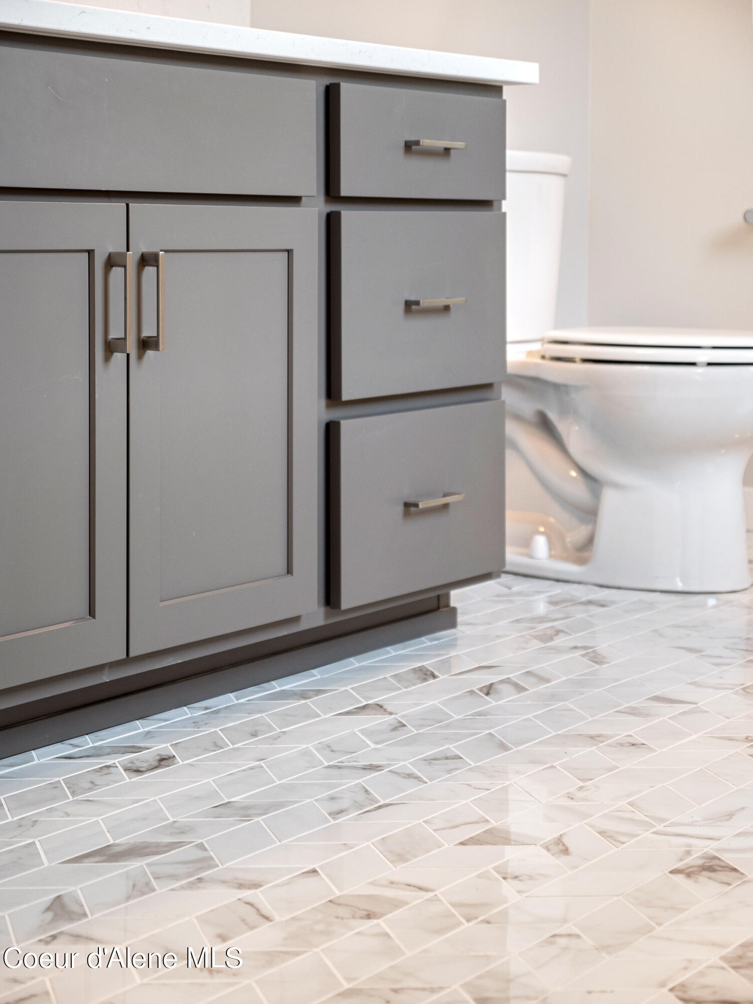 1037 E RAILROAD AVENUE