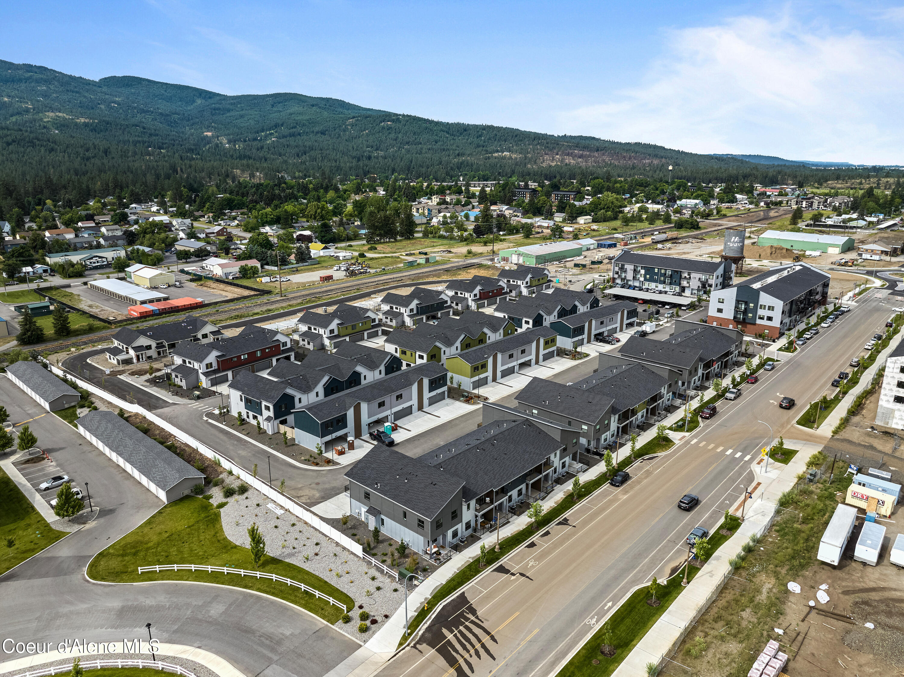 1037 E RAILROAD AVENUE