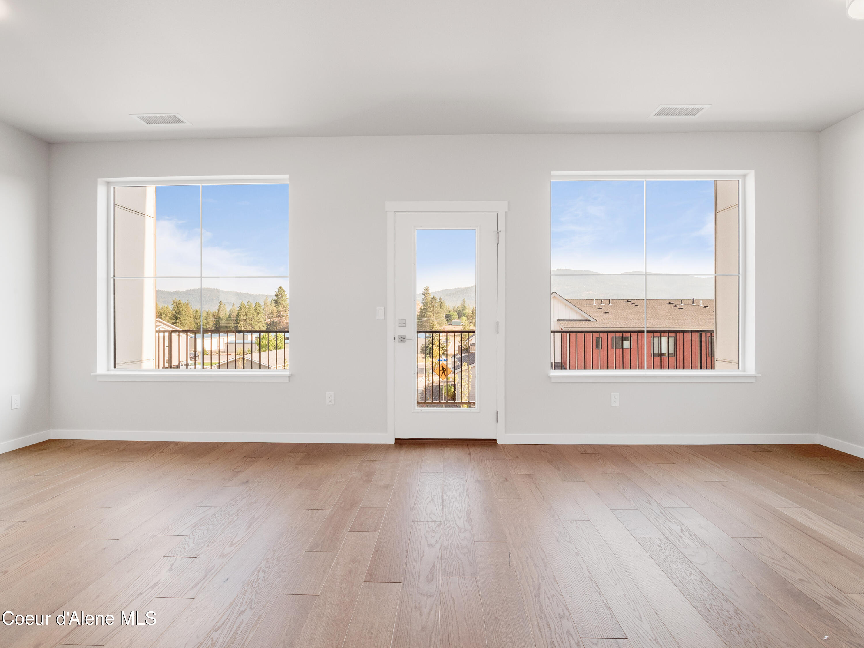 1037 E RAILROAD AVENUE