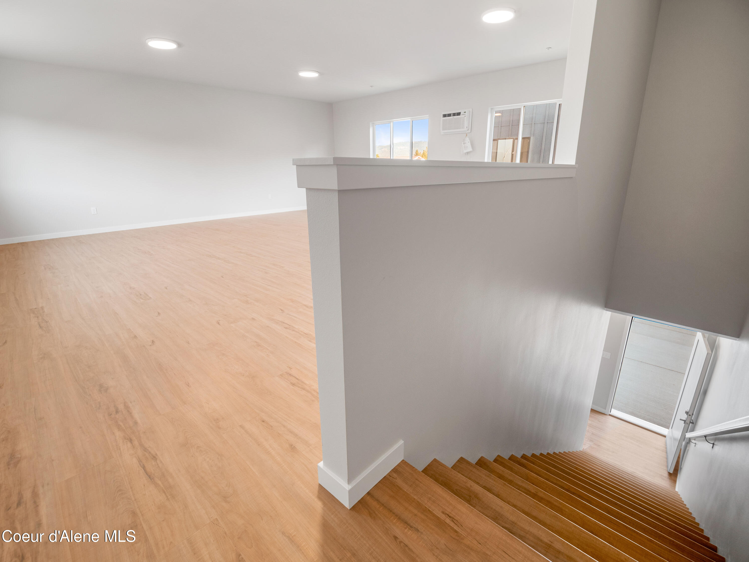 1037 E RAILROAD AVENUE