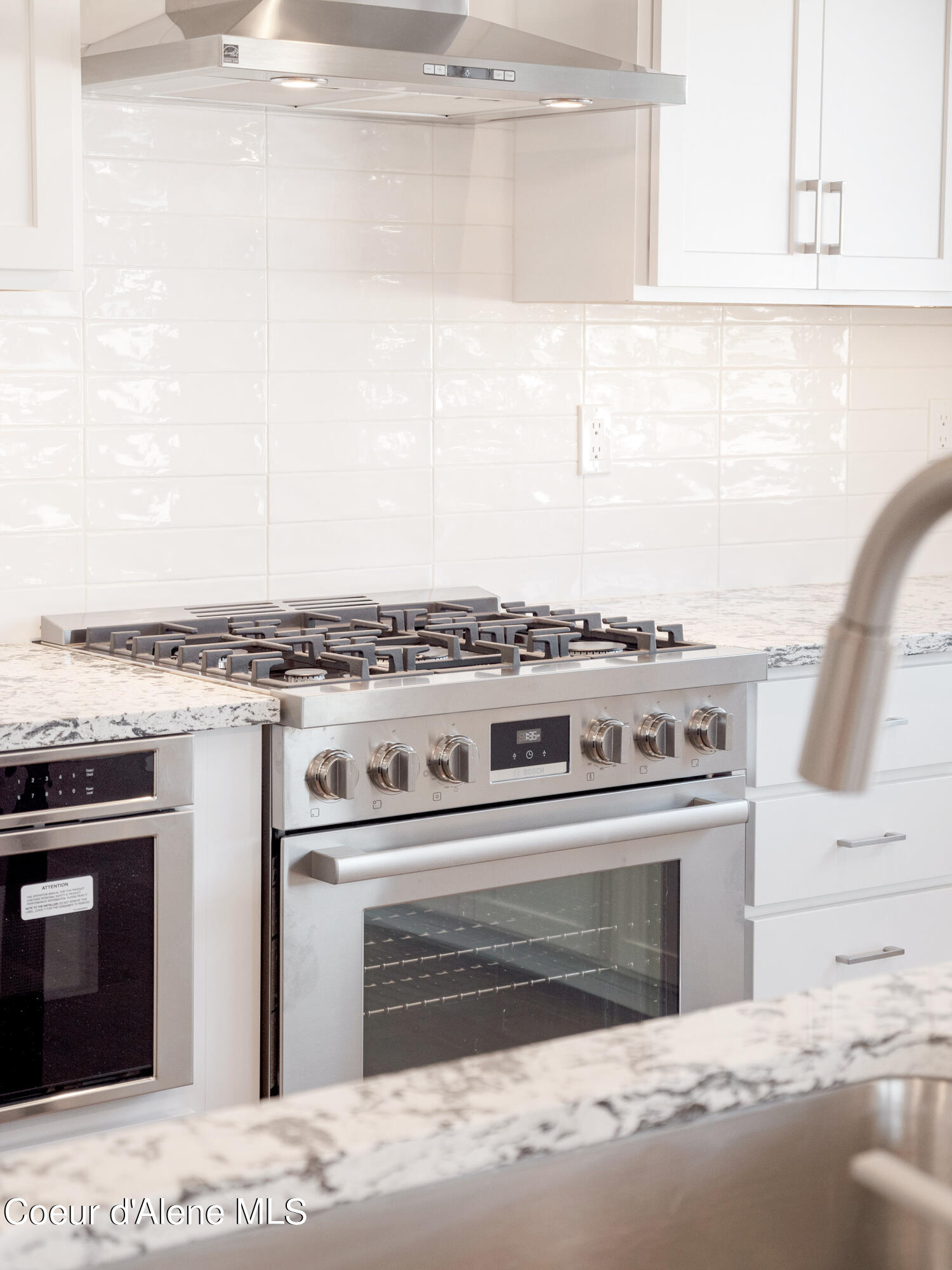 1037 E RAILROAD AVENUE