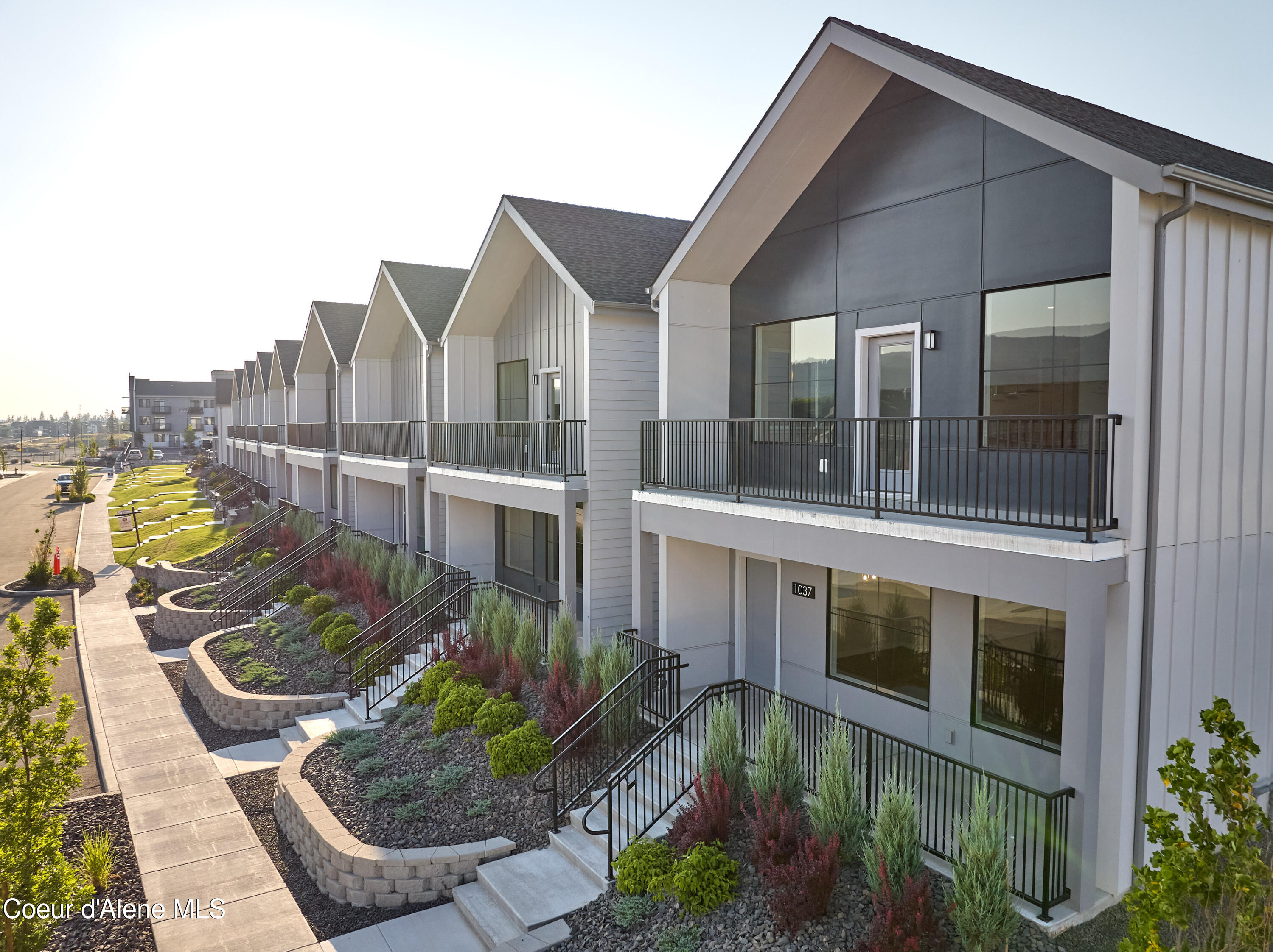 1037 E RAILROAD AVENUE