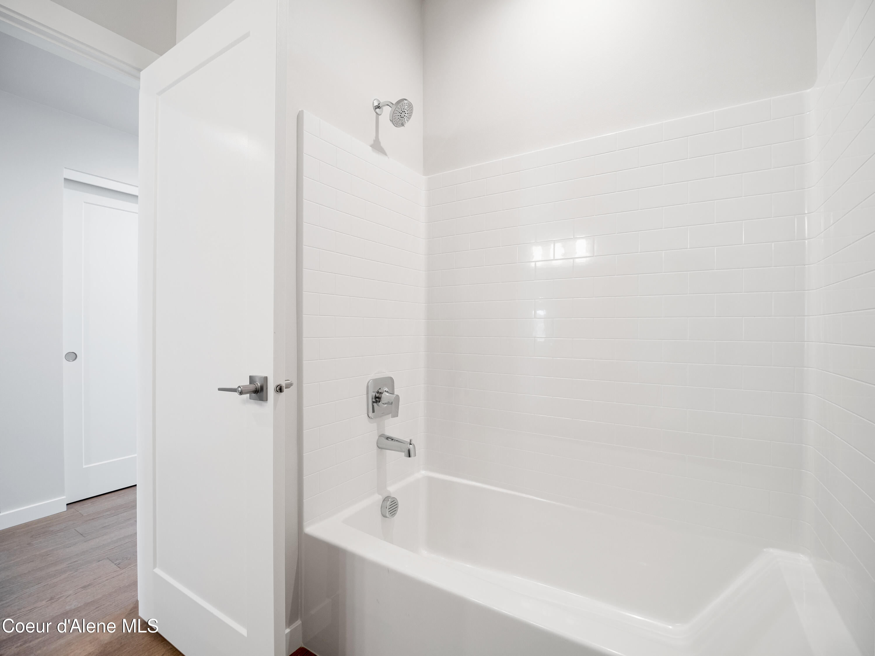 1037 E RAILROAD AVENUE