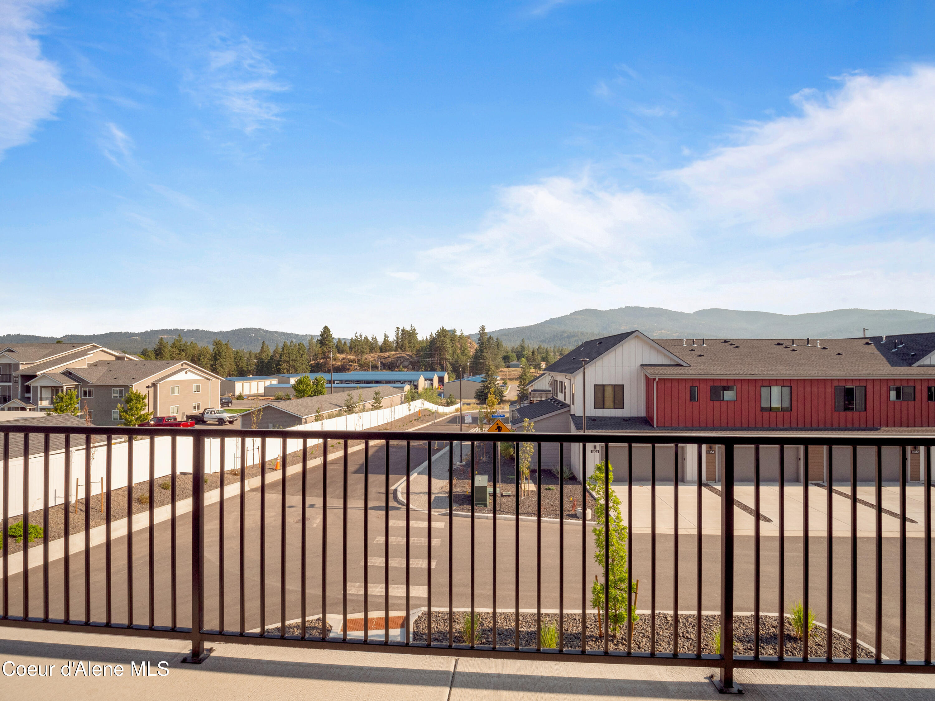 1037 E RAILROAD AVENUE