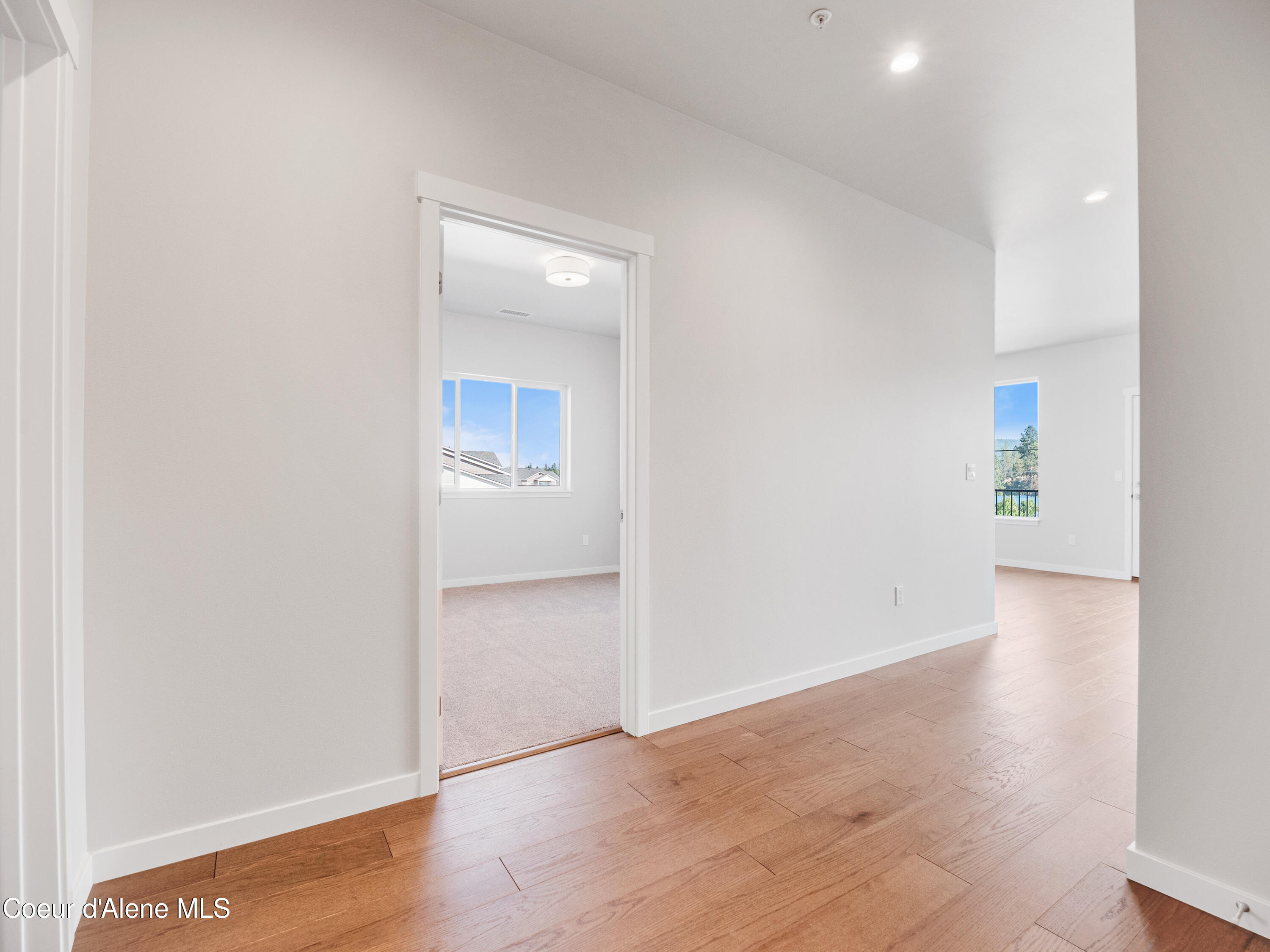 1037 E RAILROAD AVENUE