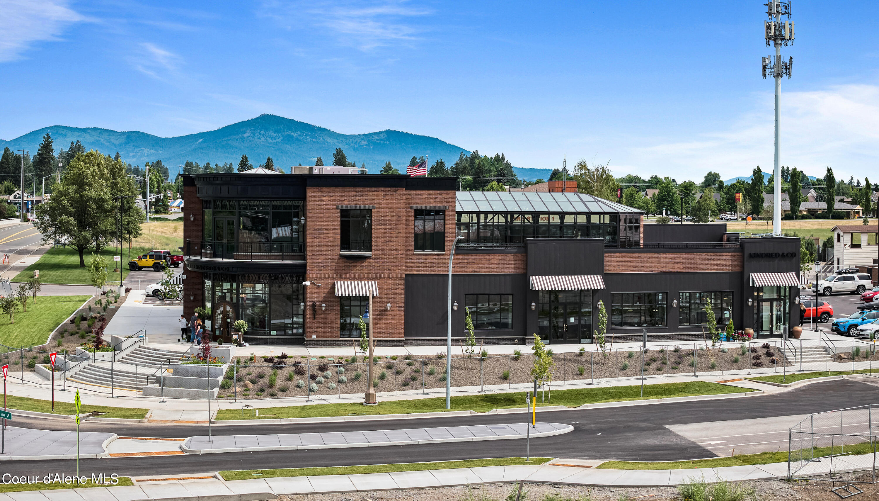 1037 E RAILROAD AVENUE