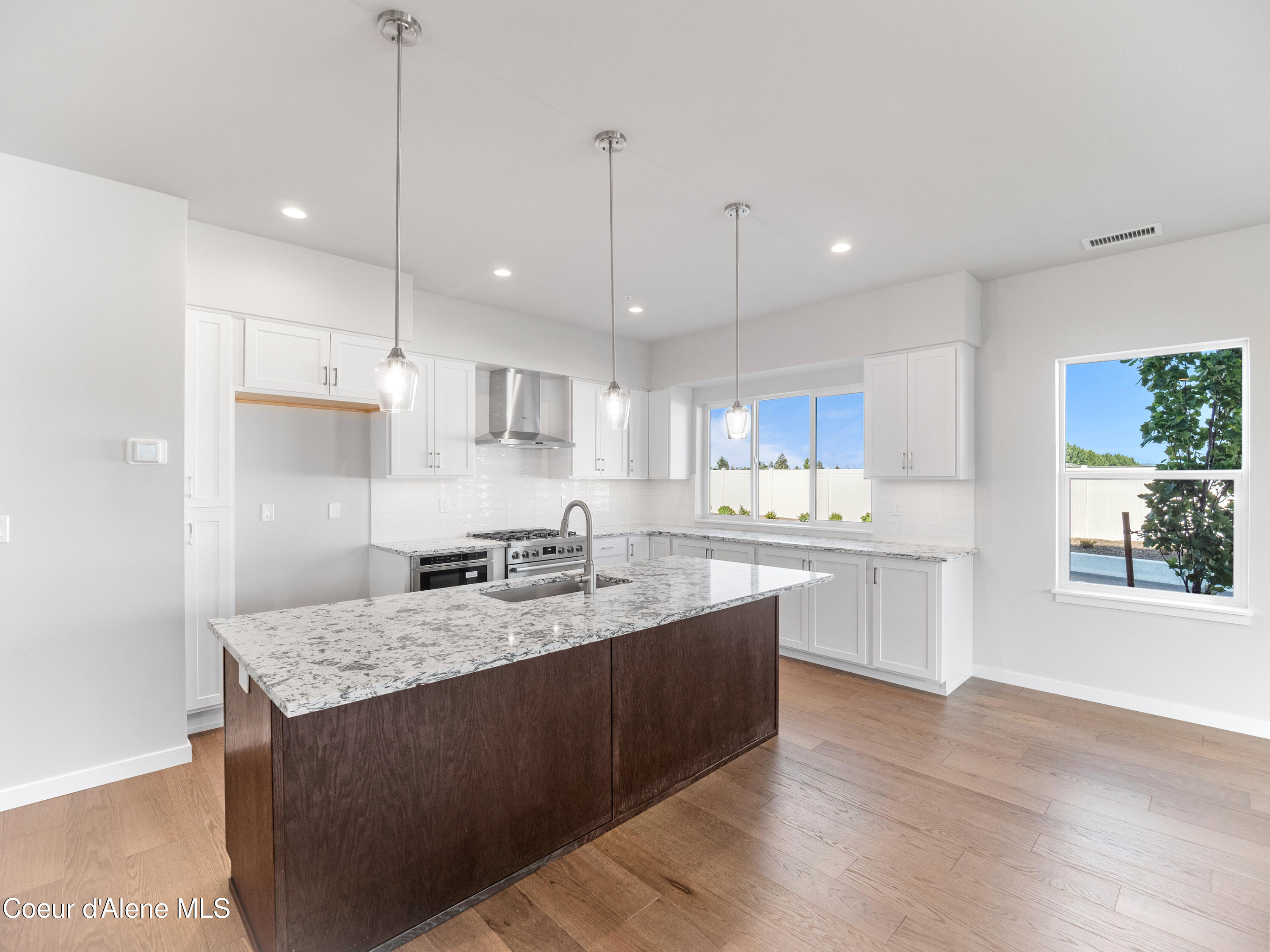 1037 E RAILROAD AVENUE