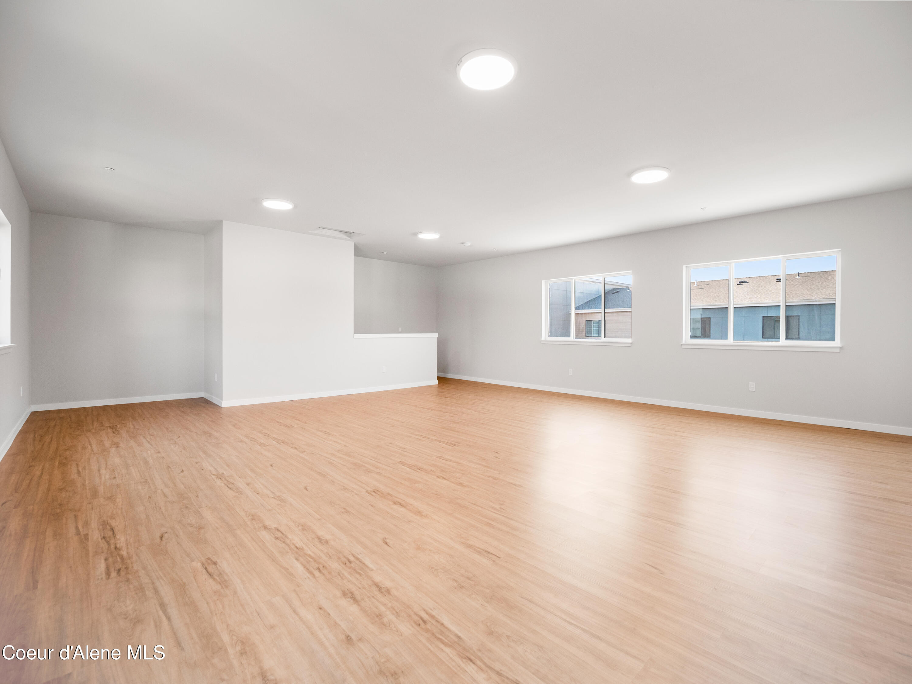 1037 E RAILROAD AVENUE