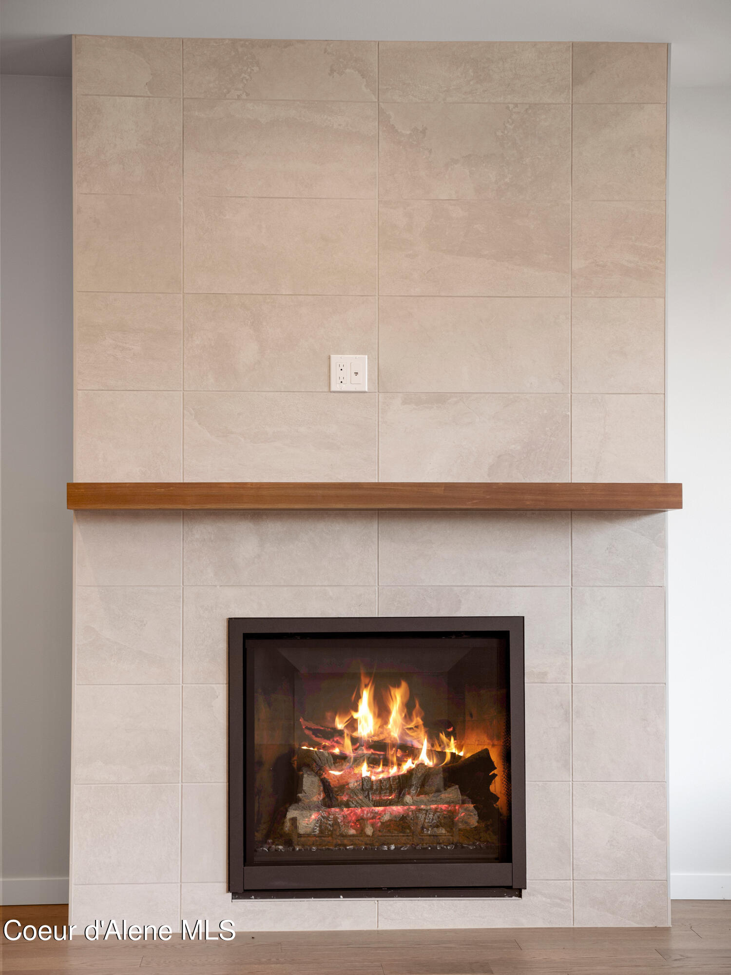 1037 E RAILROAD AVENUE