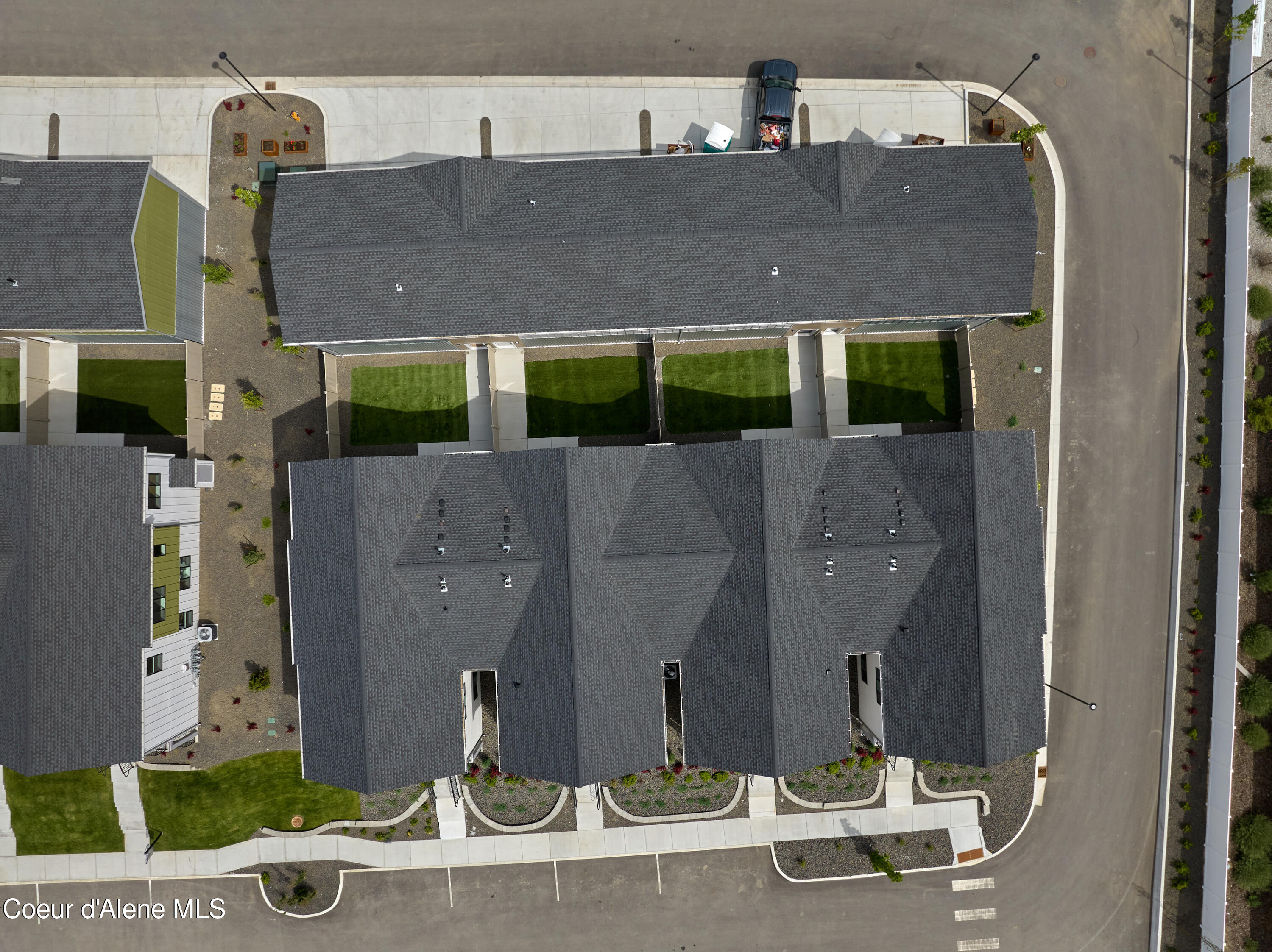 1037 E RAILROAD AVENUE